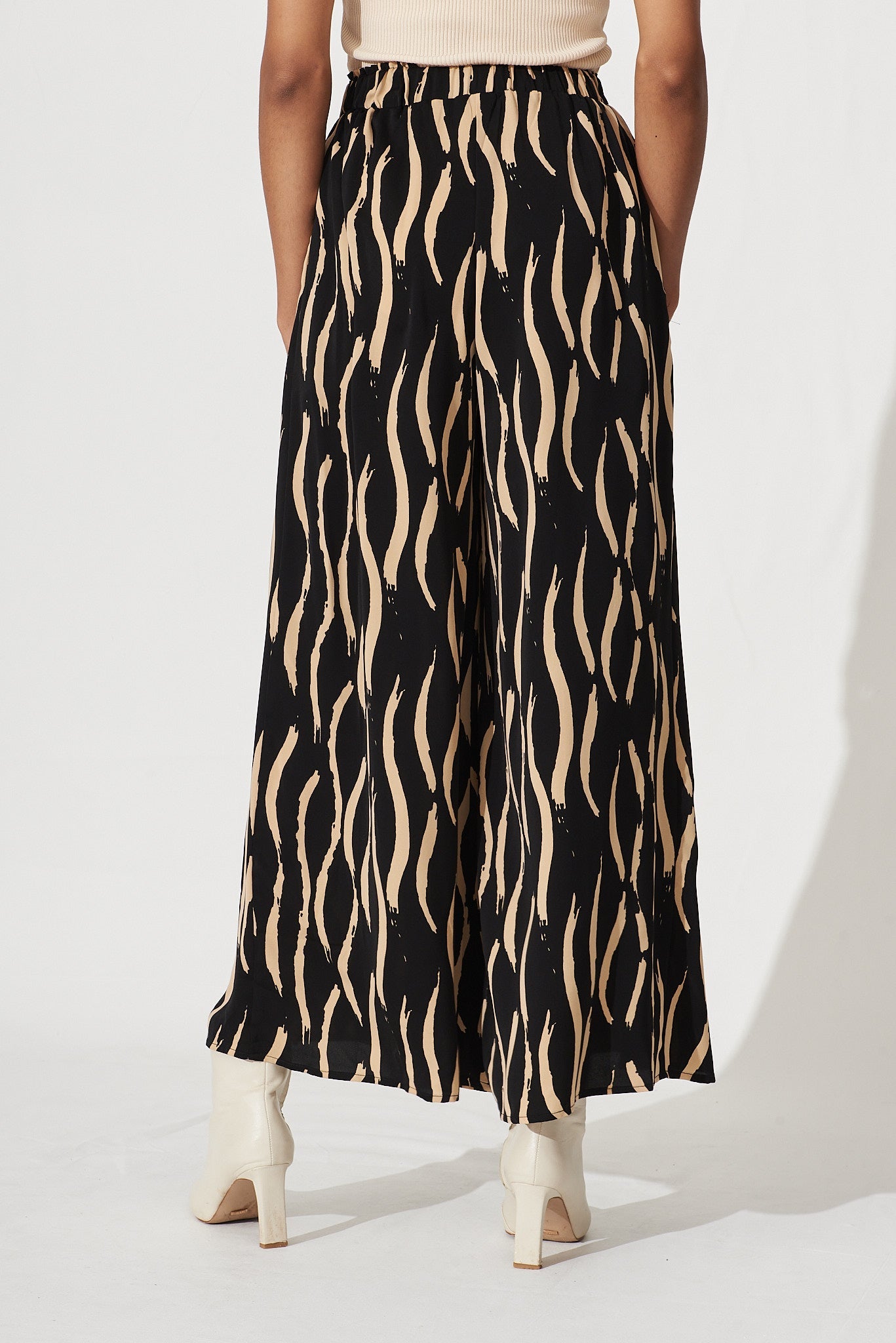 Page Pants In Black With Beige Print