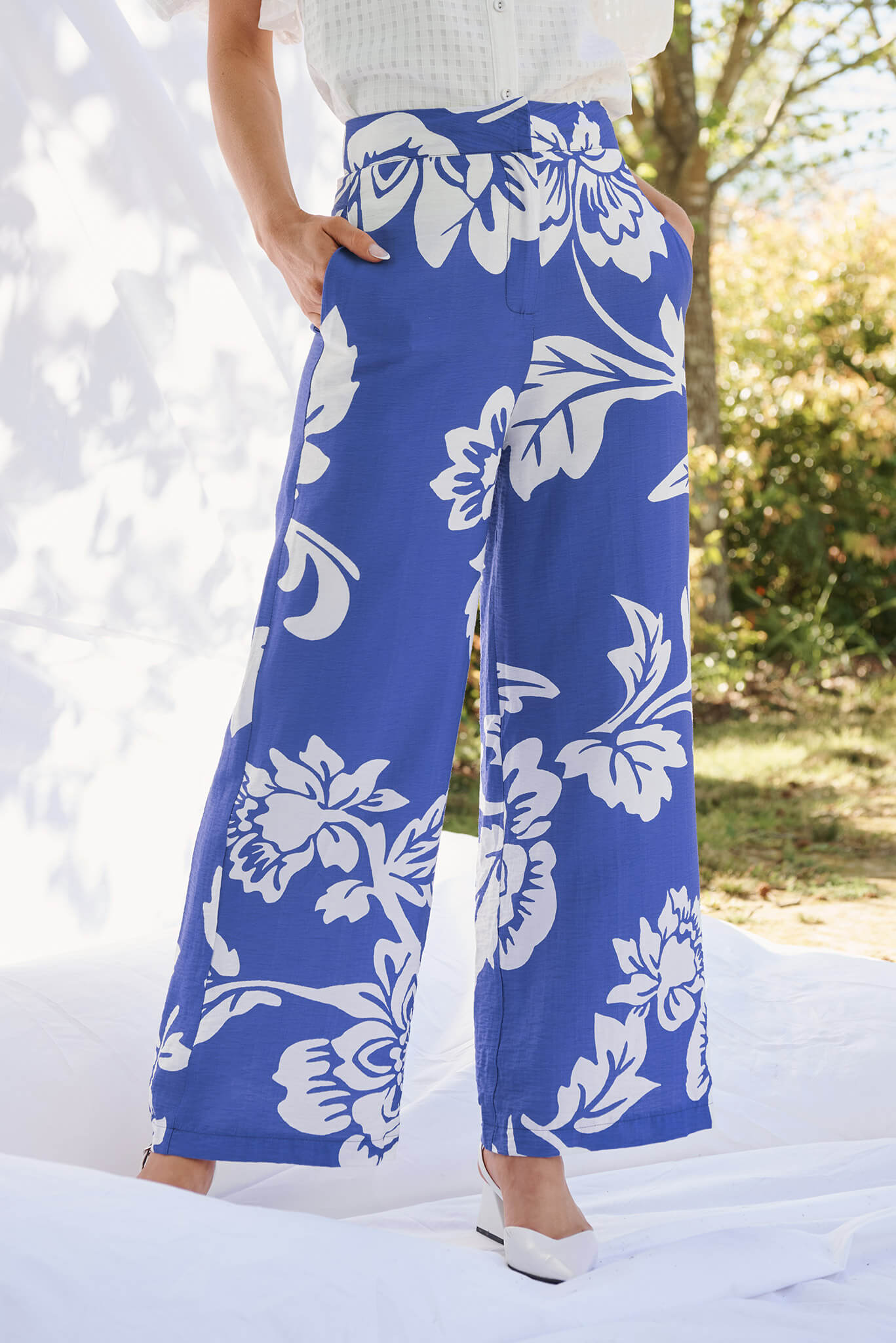 Aldridge Pant In Blue With White Floral