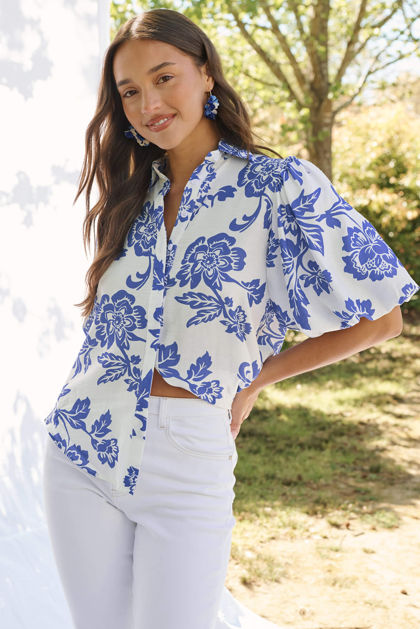 Orland Shirt In White With Blue Floral