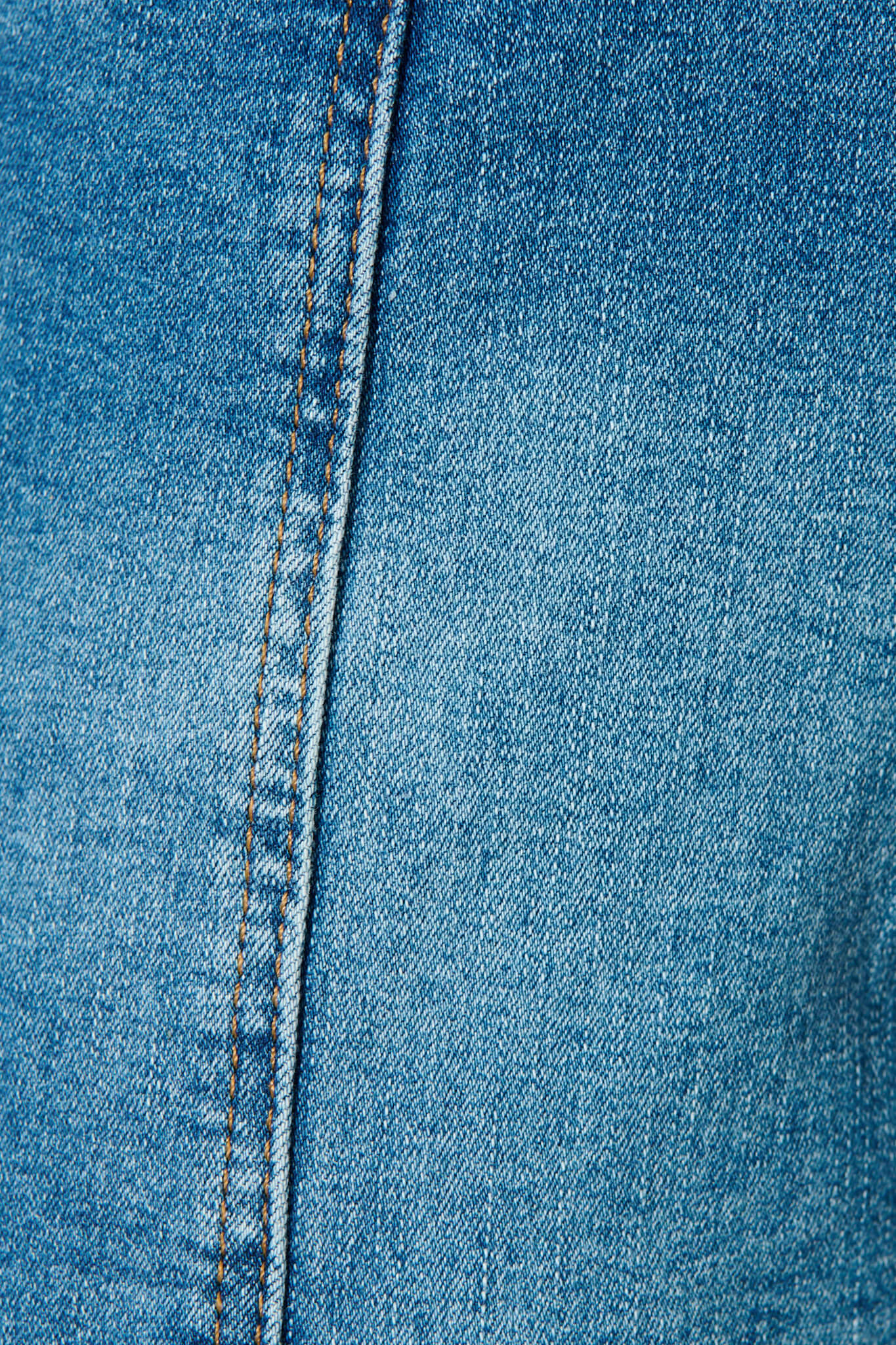 Suki Short In Mid Blue Denim