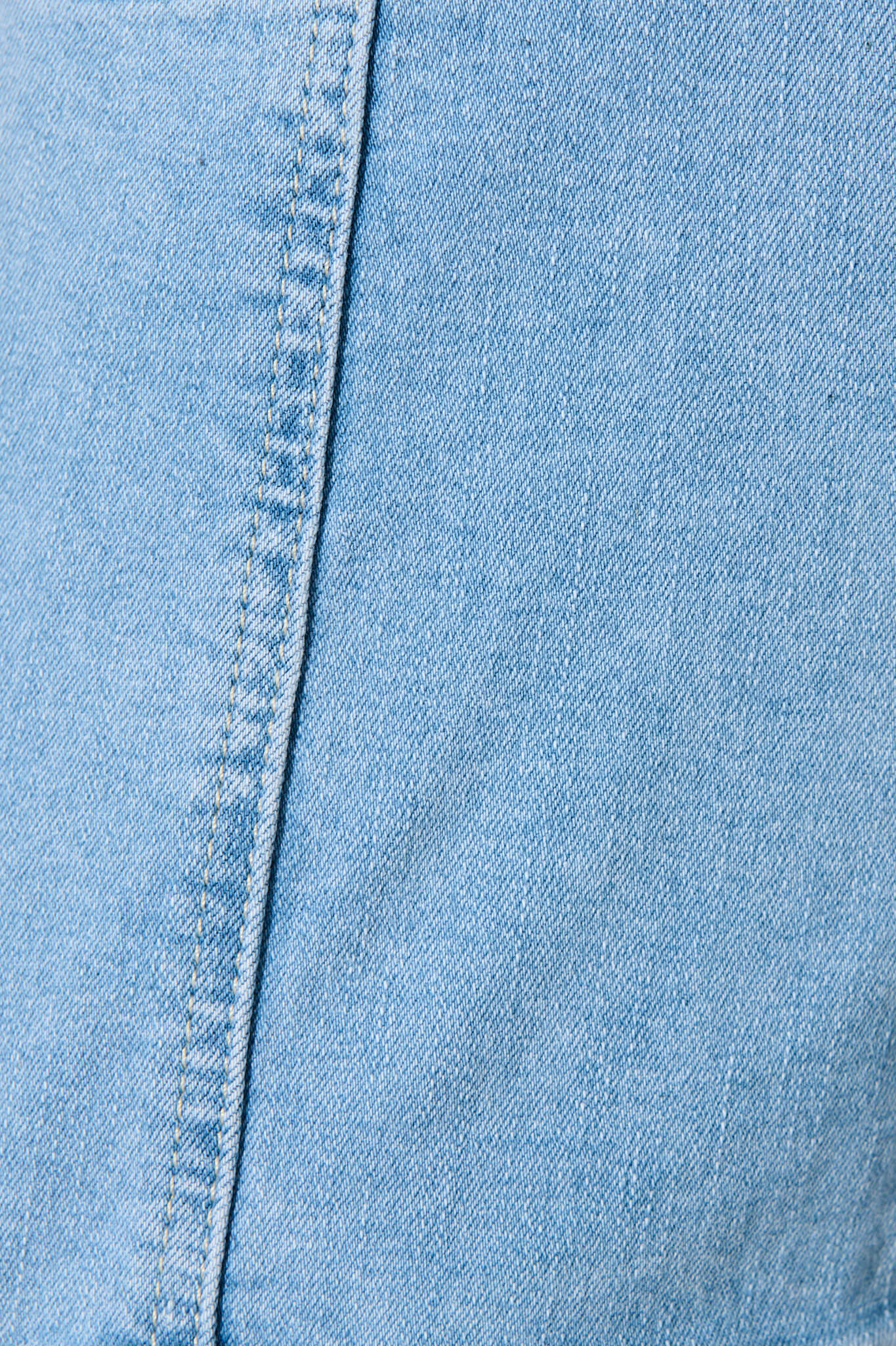 Suki Short In Light Blue Denim