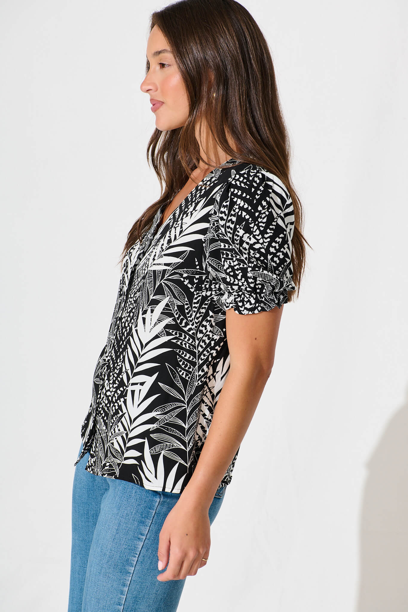 Tessy Top in Black with White Leaf