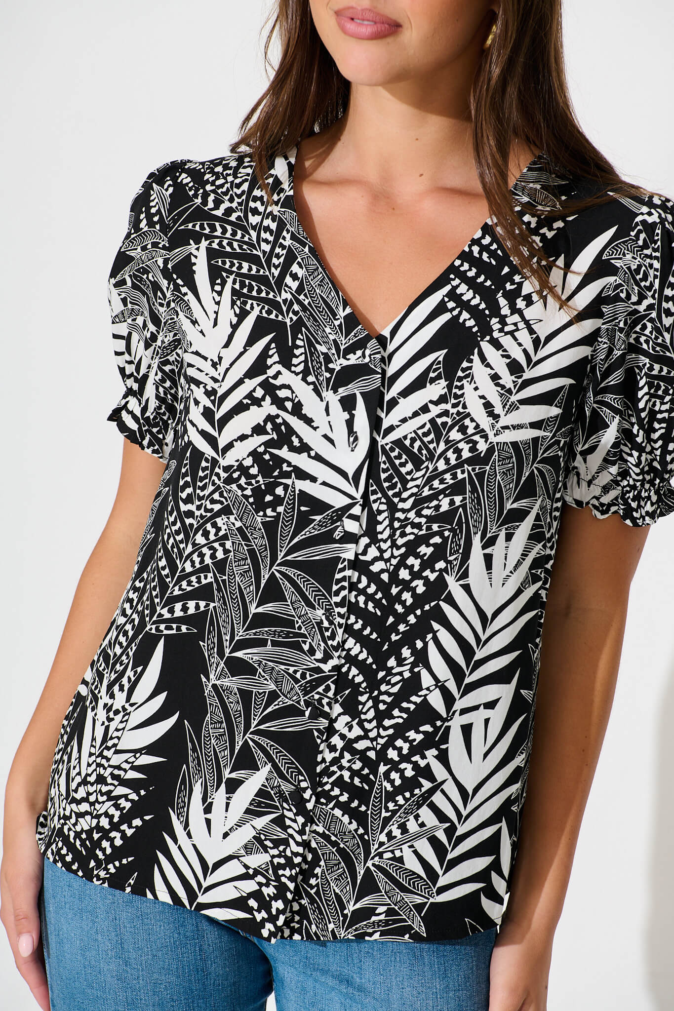 Tessy Top in Black with White Leaf