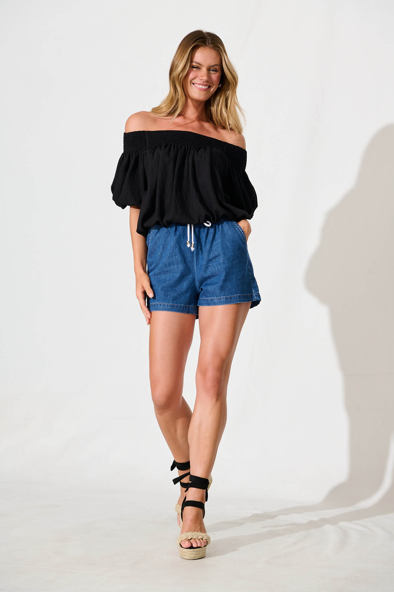 Noa Shorts In Mid Blue Denim