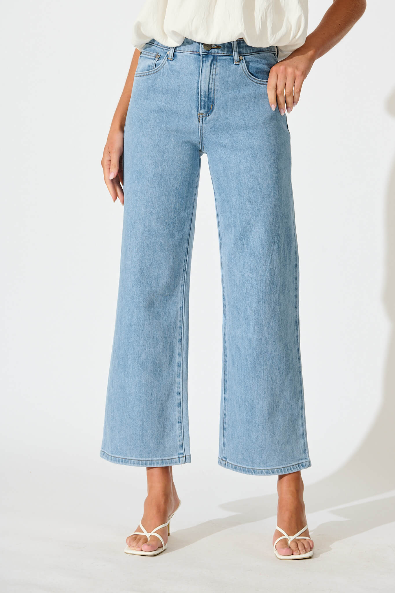 Jency Mid Rise Wide Leg Jean In Light Blue Denim