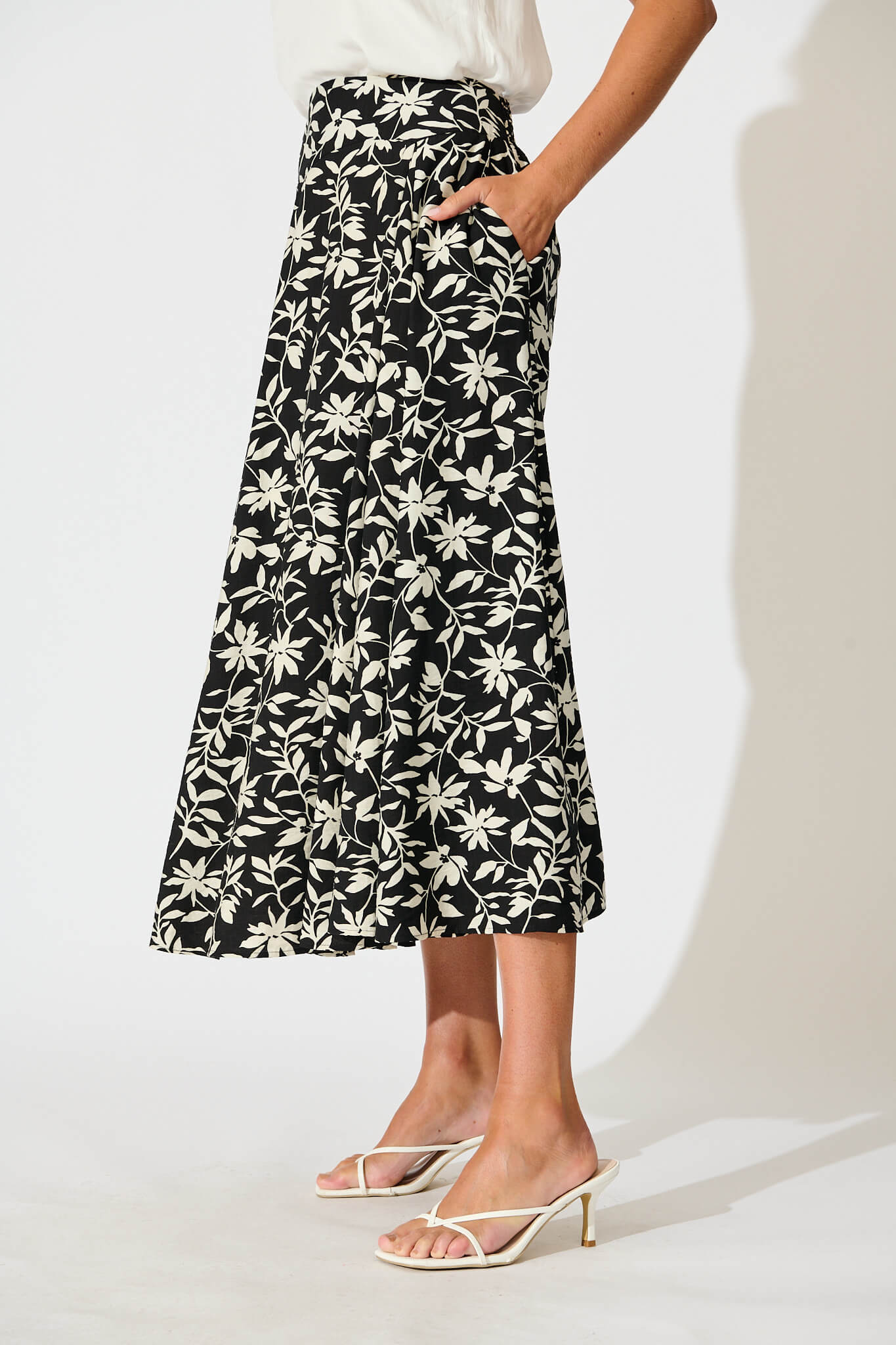 Brandsy Maxi Skirt In Black With Cream Floral