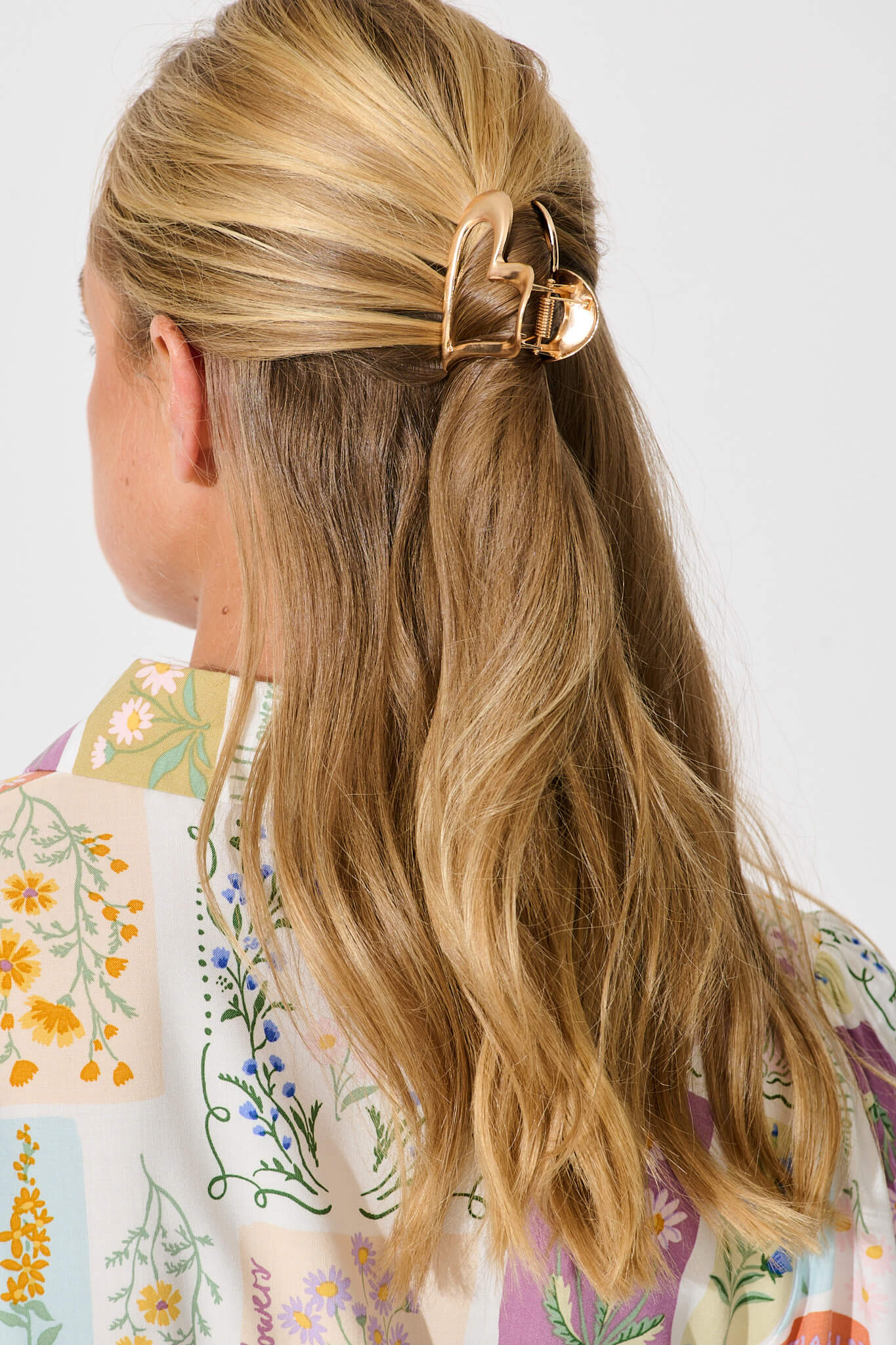 Ann Heart Hair Claw in Gold