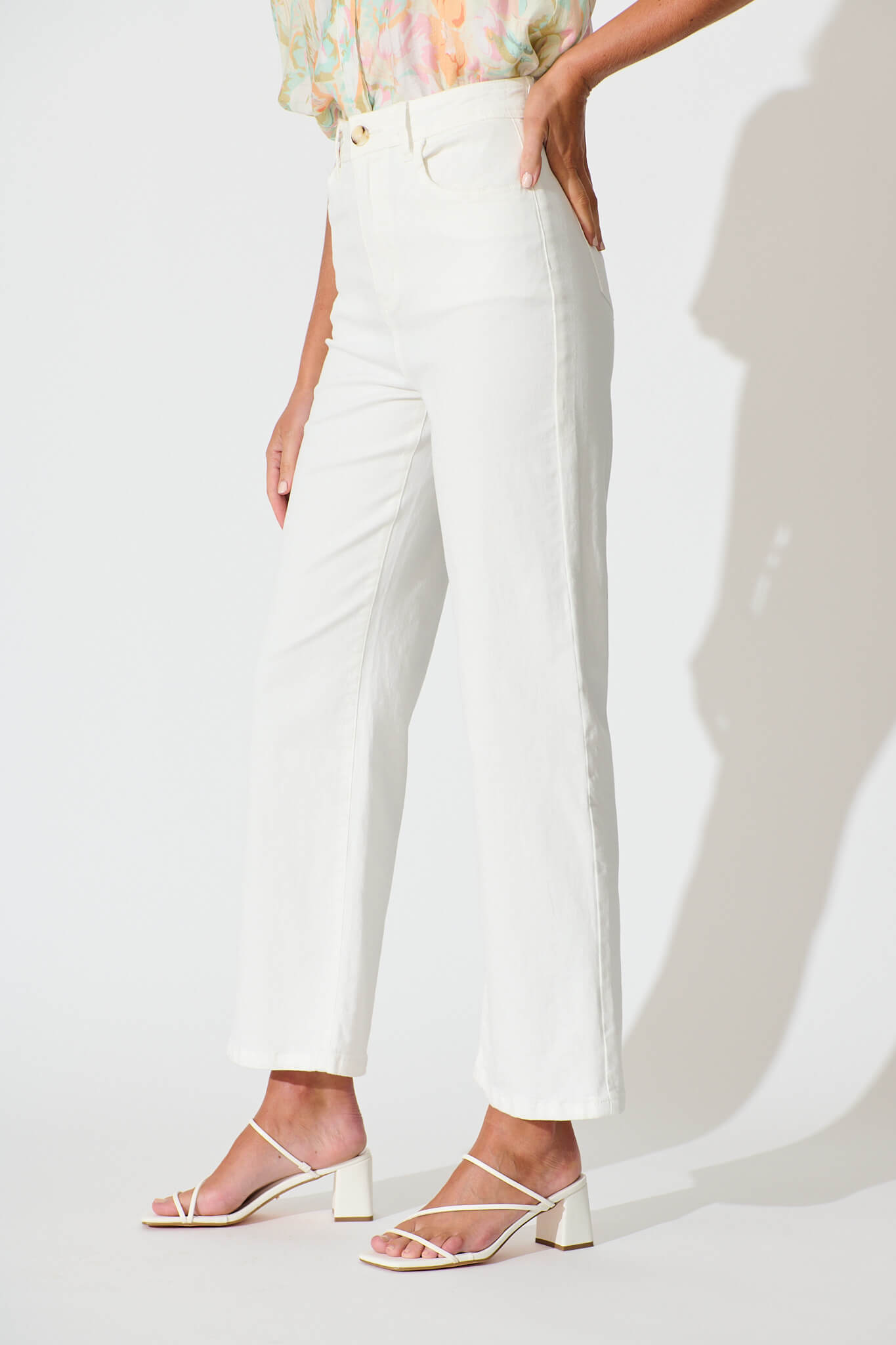 Yoko High Rise Relaxed Leg Jean In White Denim