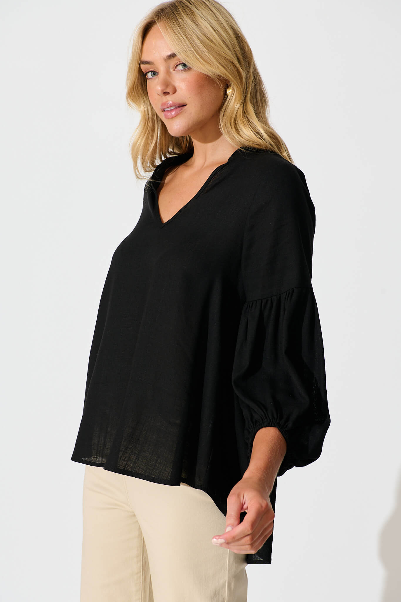 Jasper Top In Black Linen Blend