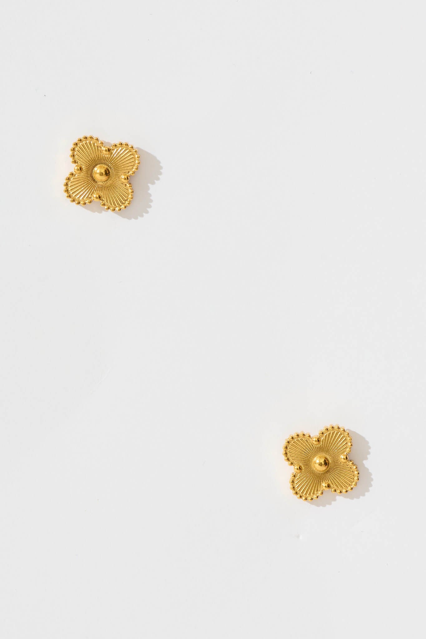 Willow Clover Stud Earrings in Gold