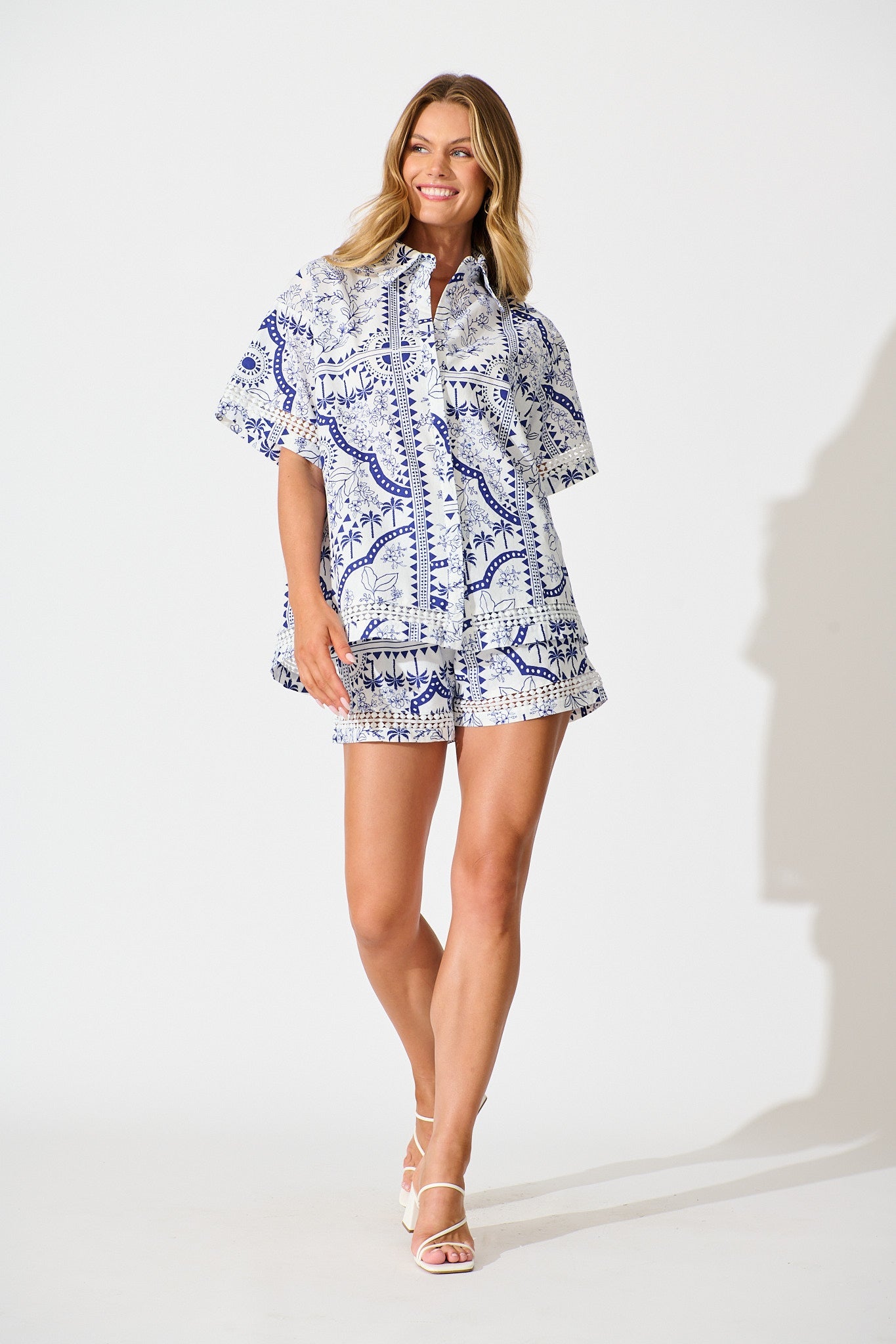 Capri Shirt In White and Blue Cotton Linen