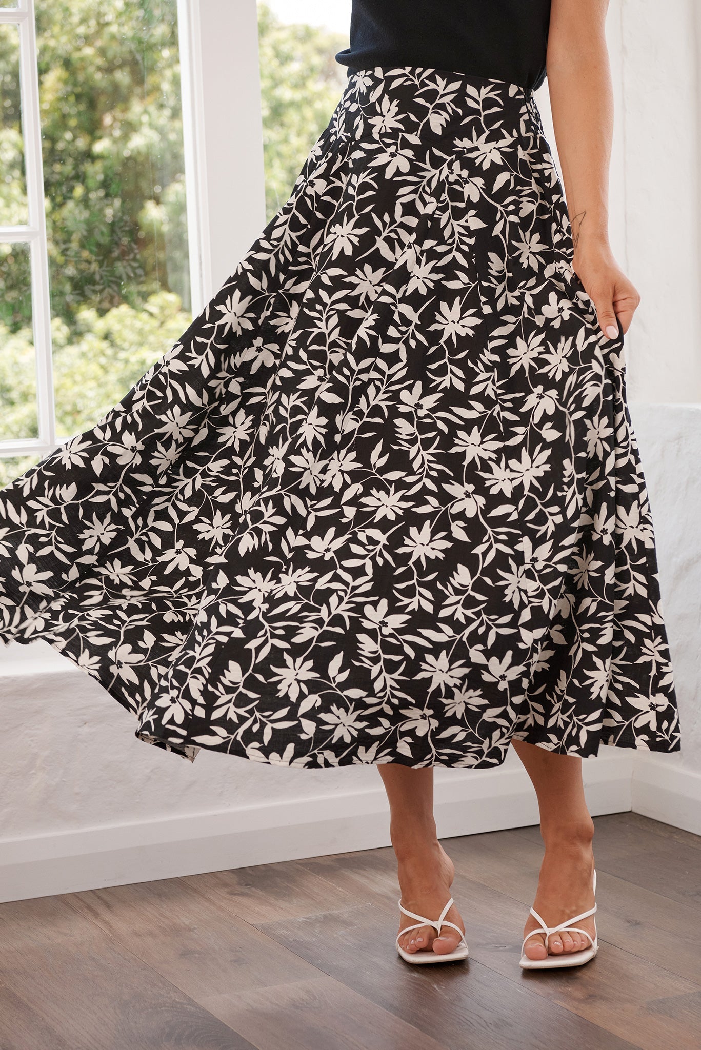 Brandsy Maxi Skirt In Black With Cream Floral