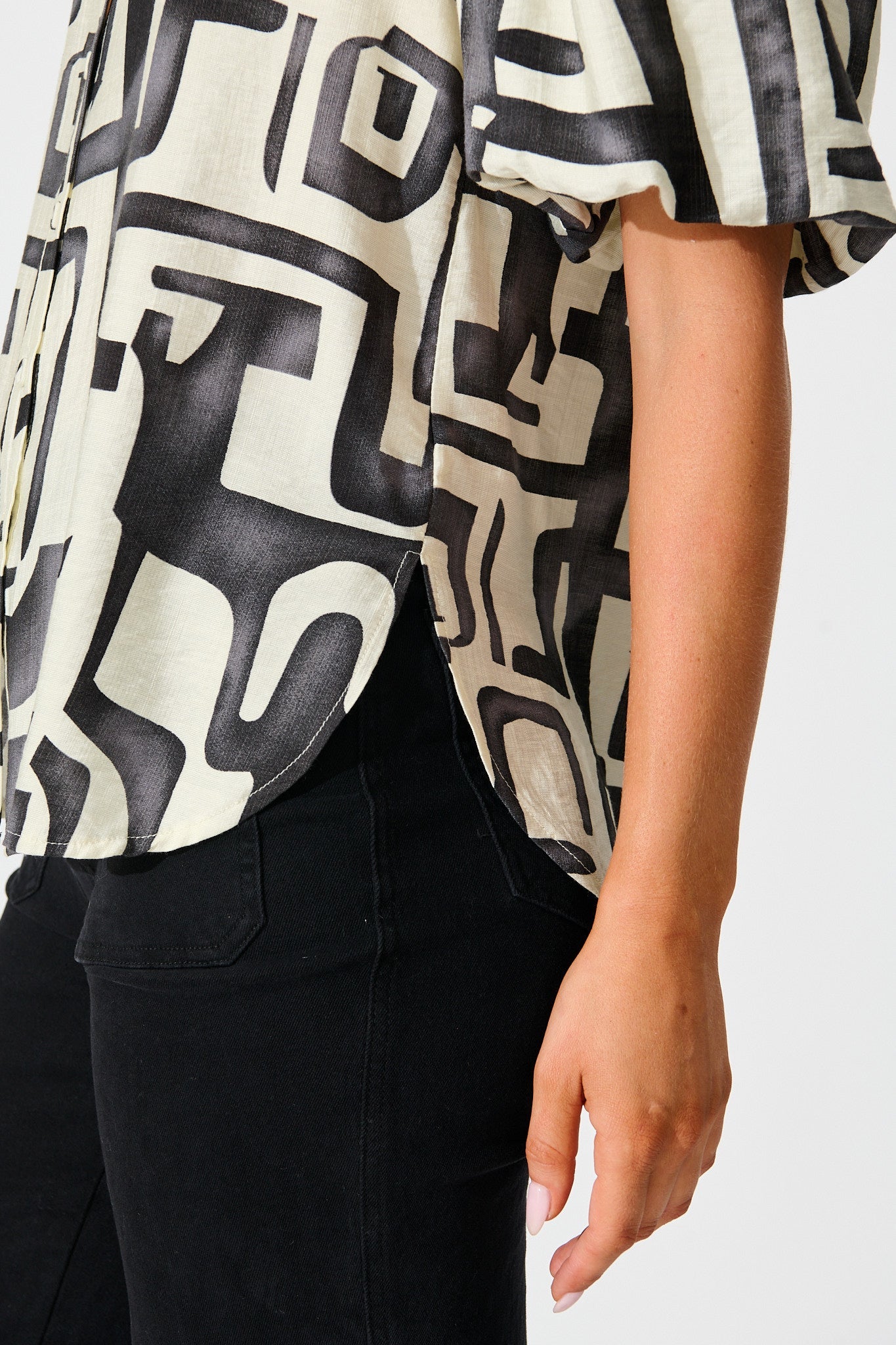 Vibrations Shirt in Black and White Geometric Print