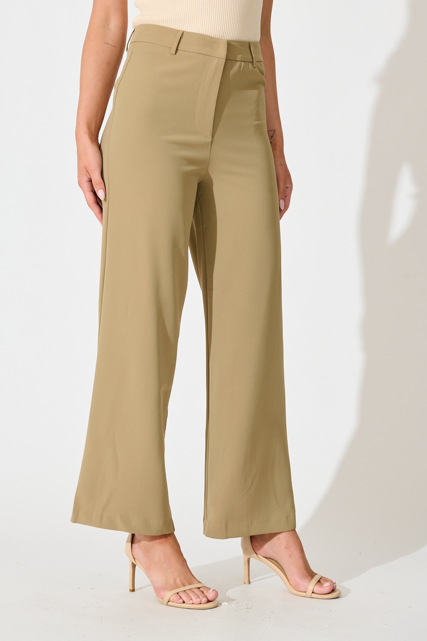 Annika Pant in Camel