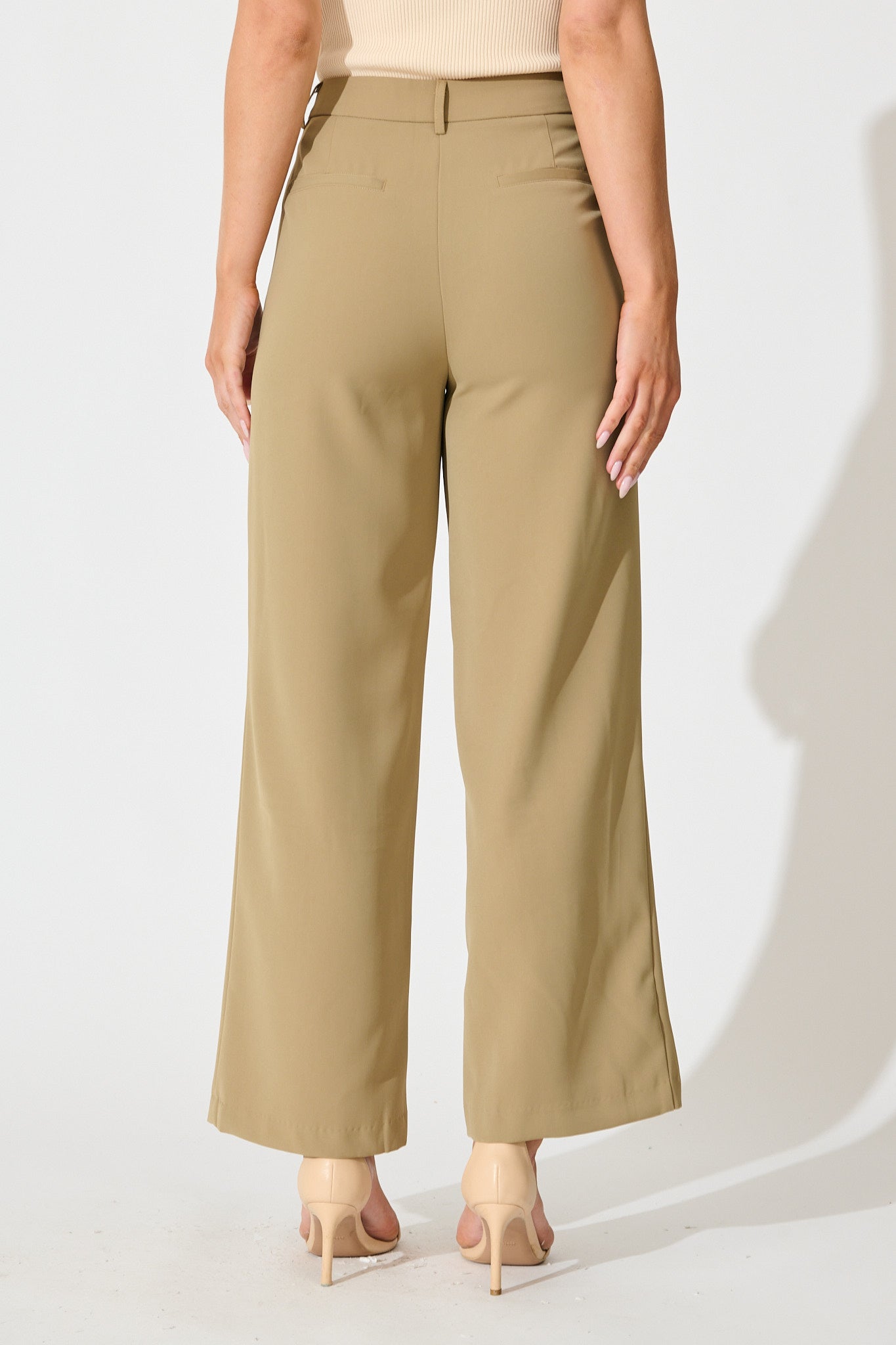 Annika Pant in Camel