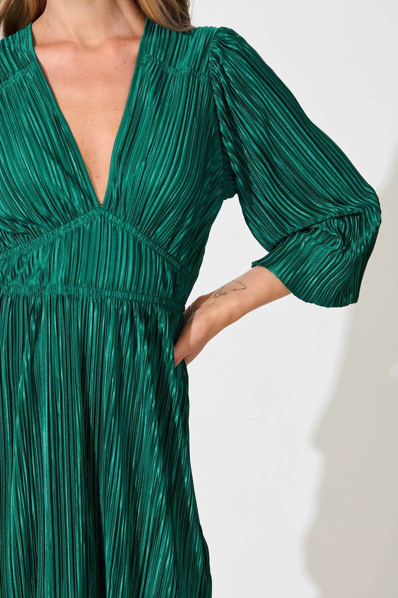 Belle Dress in Dark Green Plisse