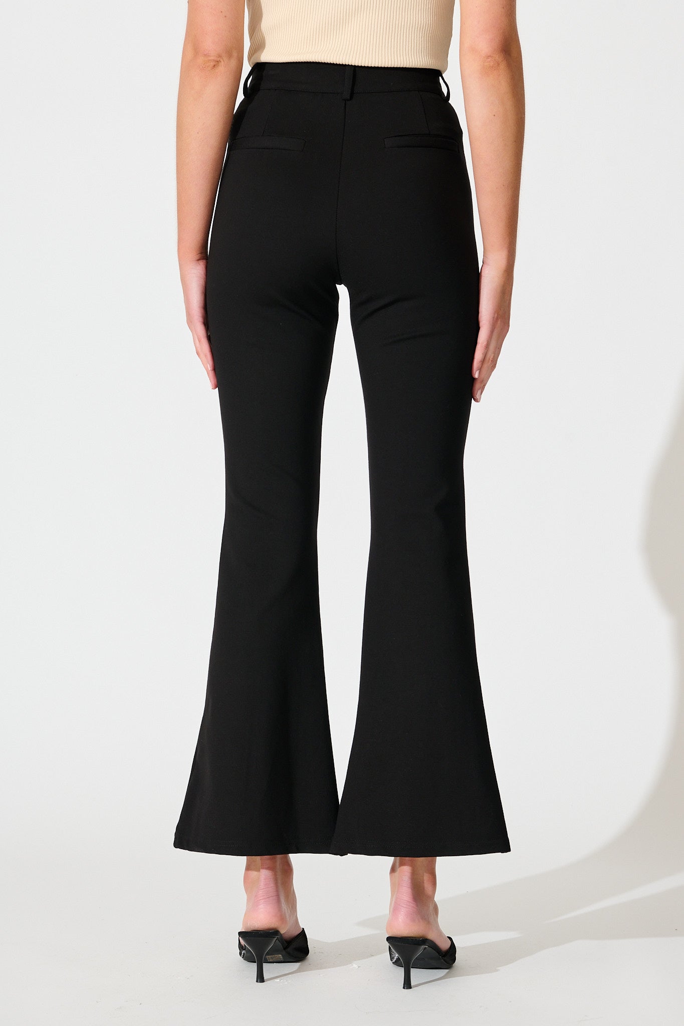 Workflow Stretch Pintuck Pant in Black