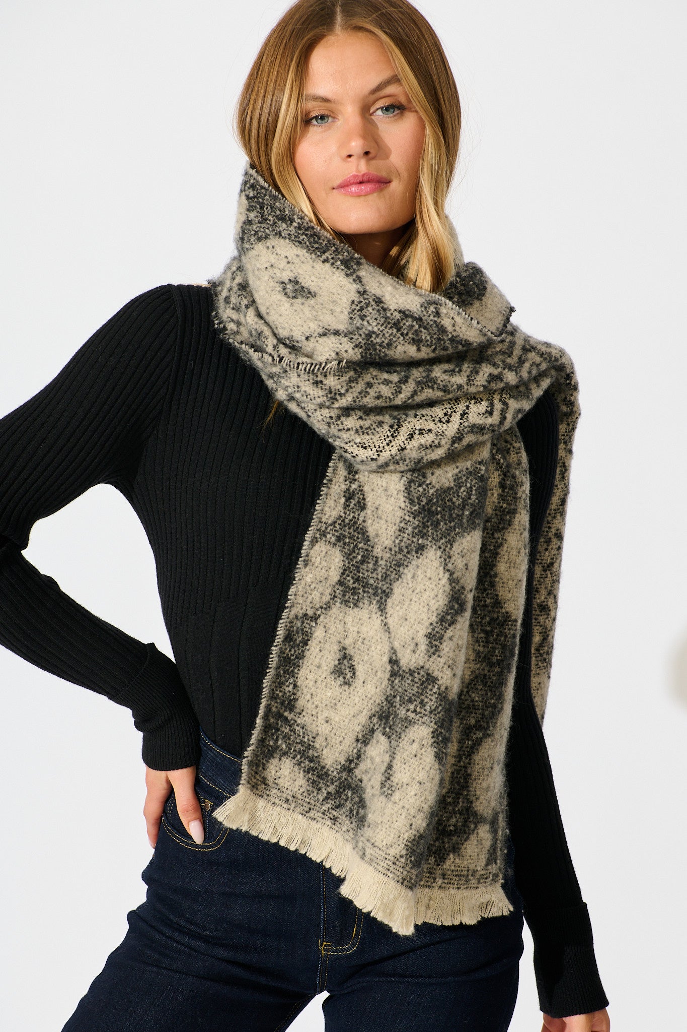 Spencer Knit Scarf in Dark Grey Leopard