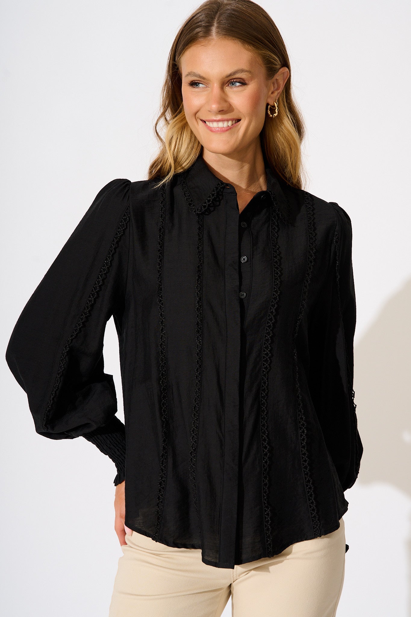 Farah Shirt in Black