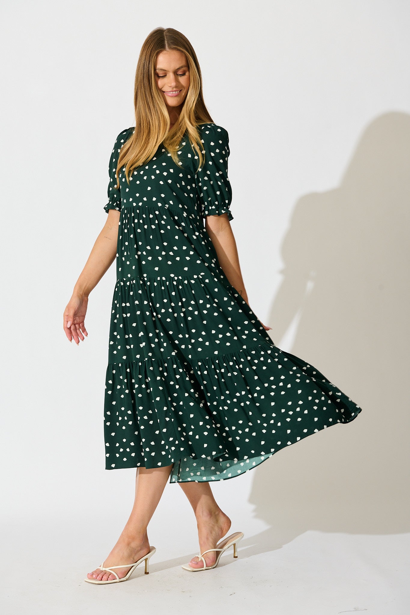 Nevi Tiered Midi Dress In Emerald Spot