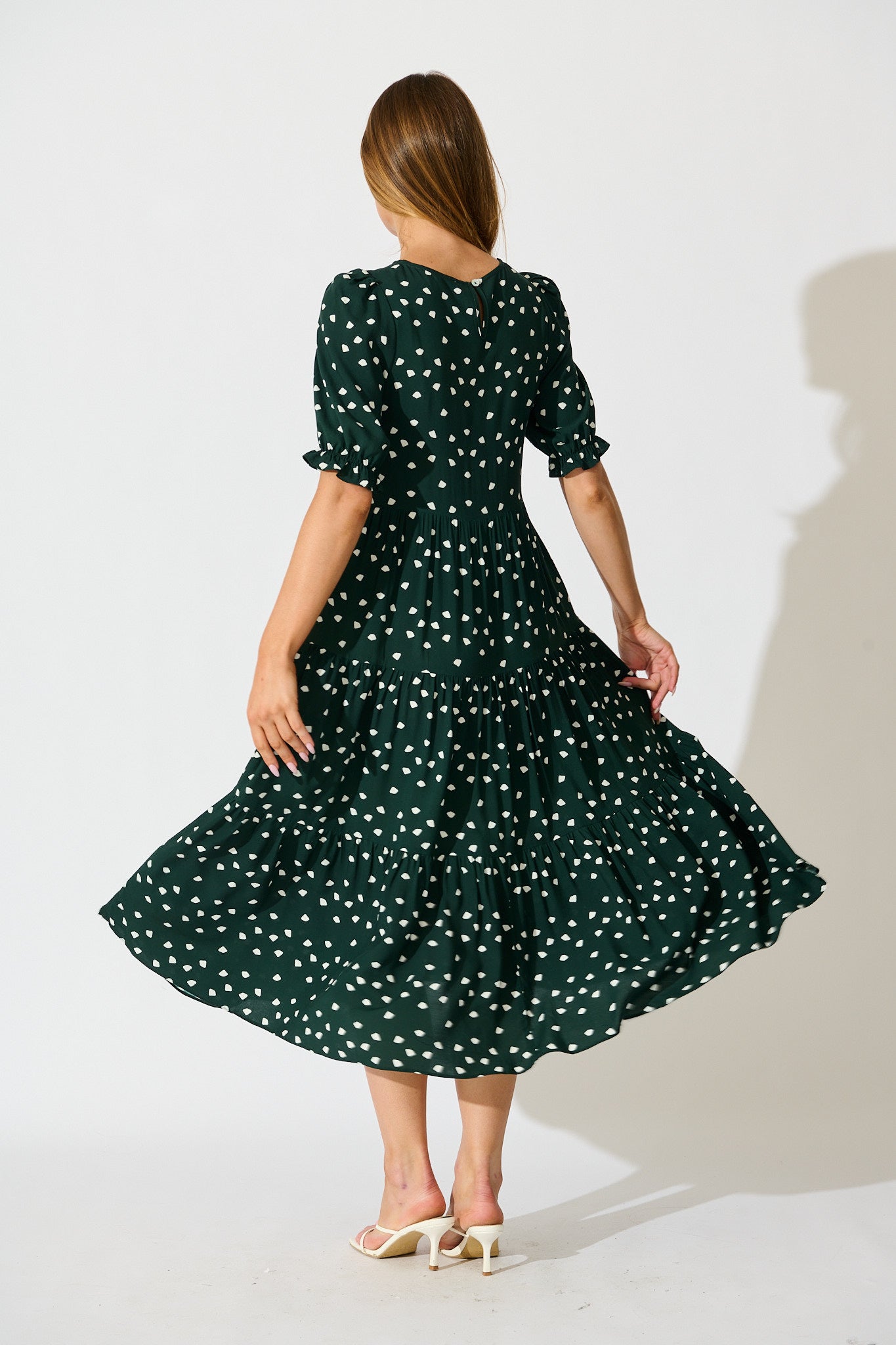 Nevi Tiered Midi Dress In Emerald Spot