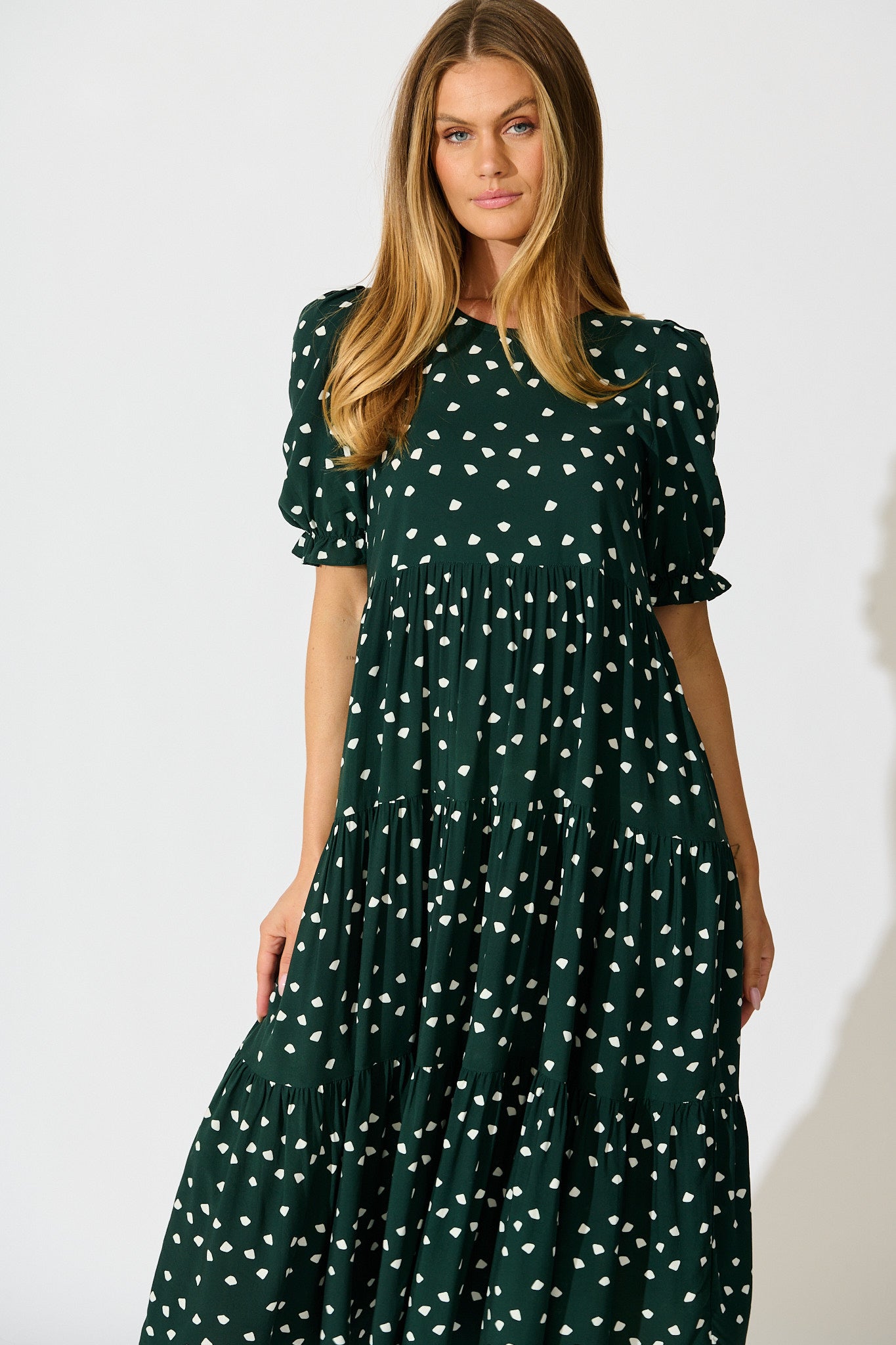 Nevi Tiered Midi Dress In Emerald Spot