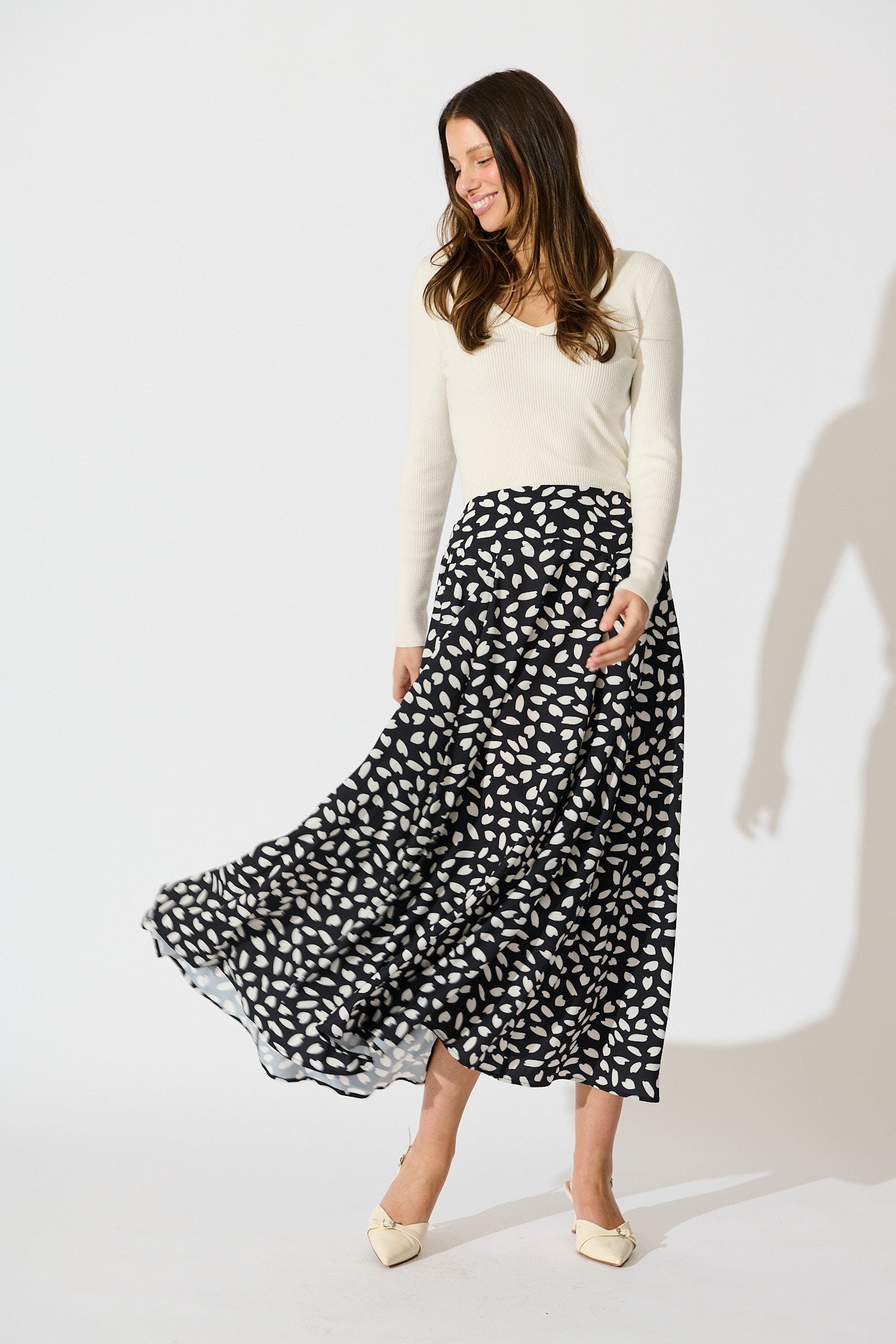 Brandsy Maxi Skirt in Black with White Leaf