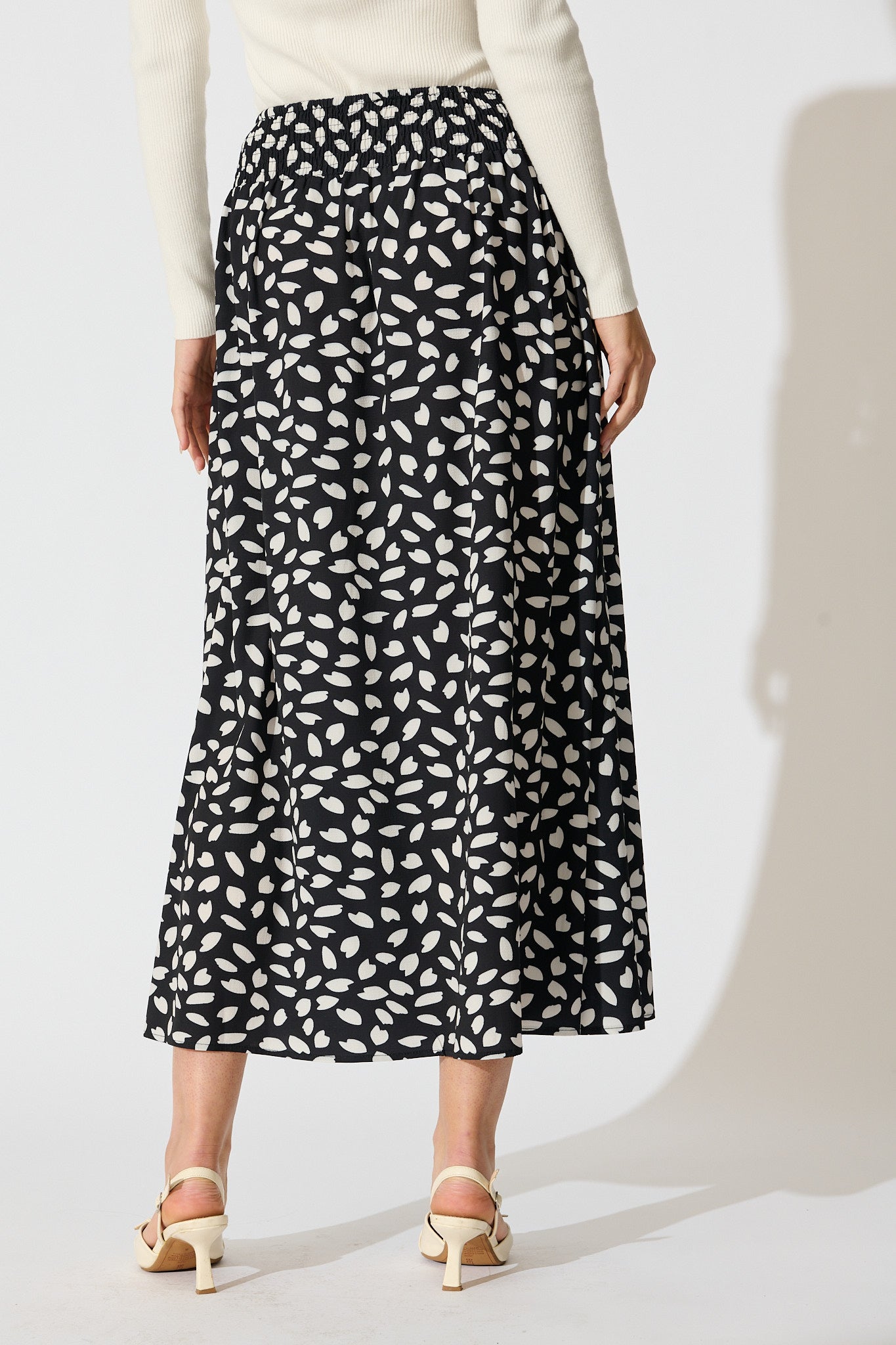 Brandsy Maxi Skirt in Black with White Leaf