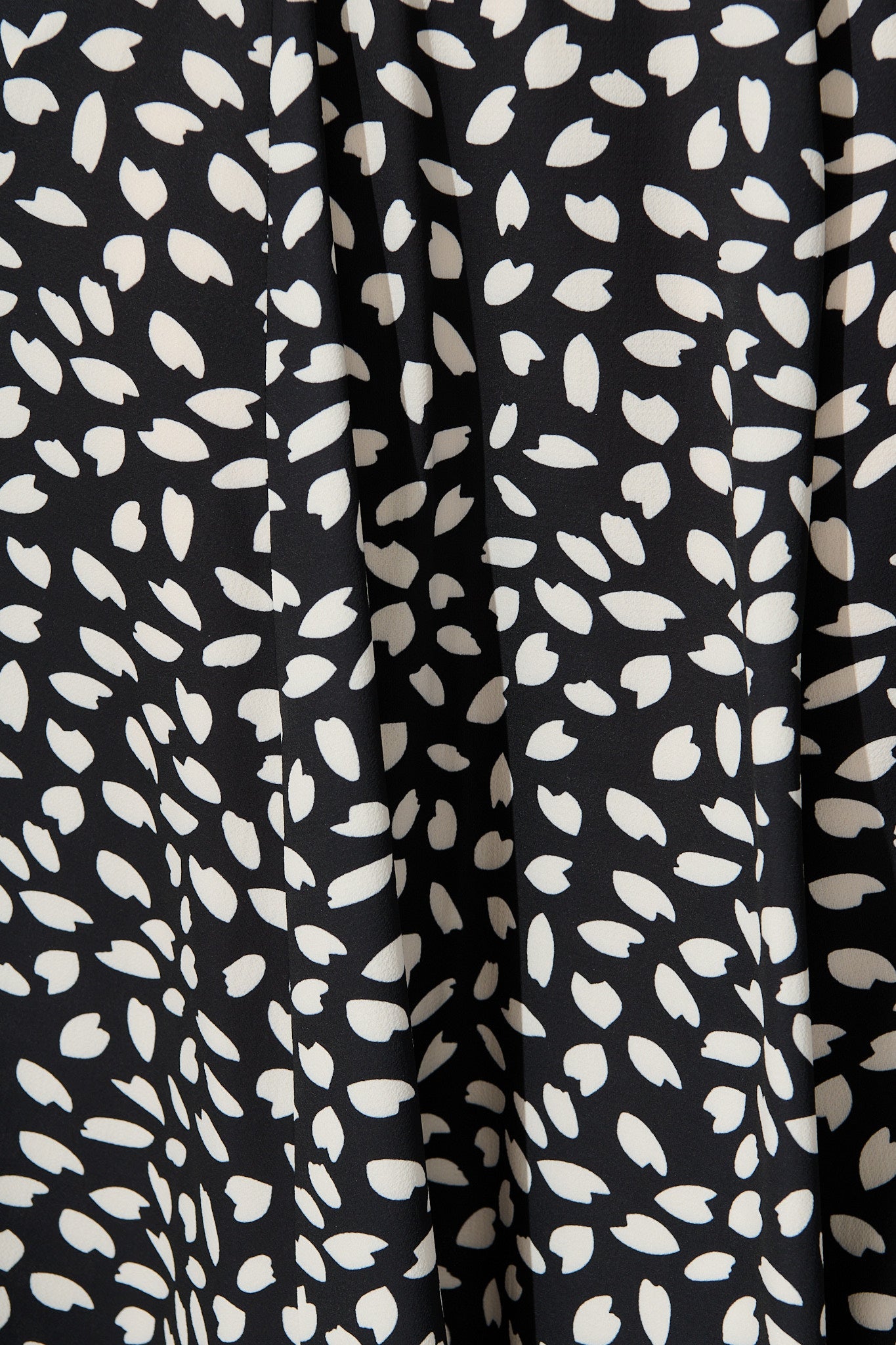 Brandsy Maxi Skirt in Black with White Leaf