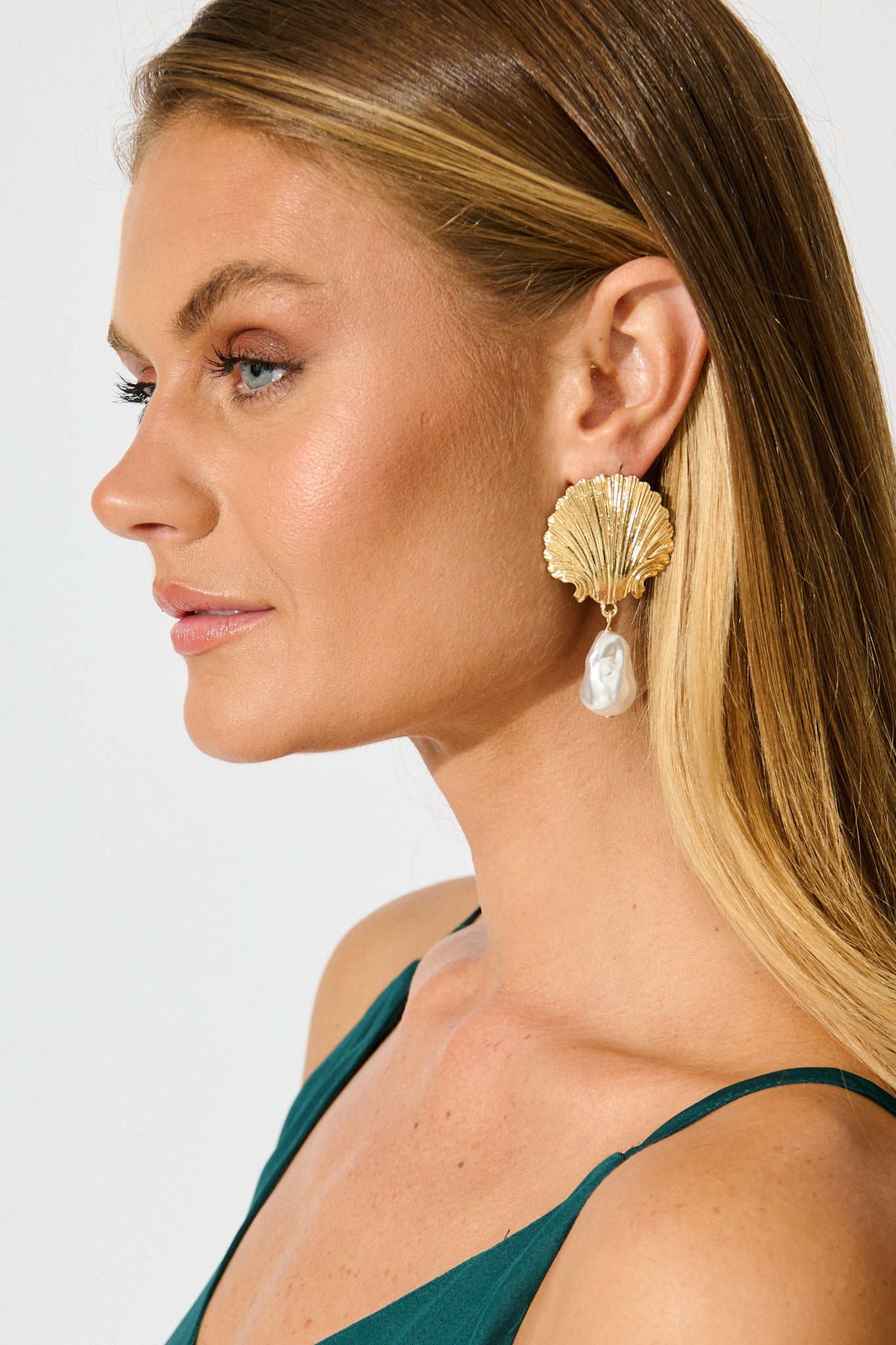 Soiree Drop Shell Earrings in Gold with Pearl