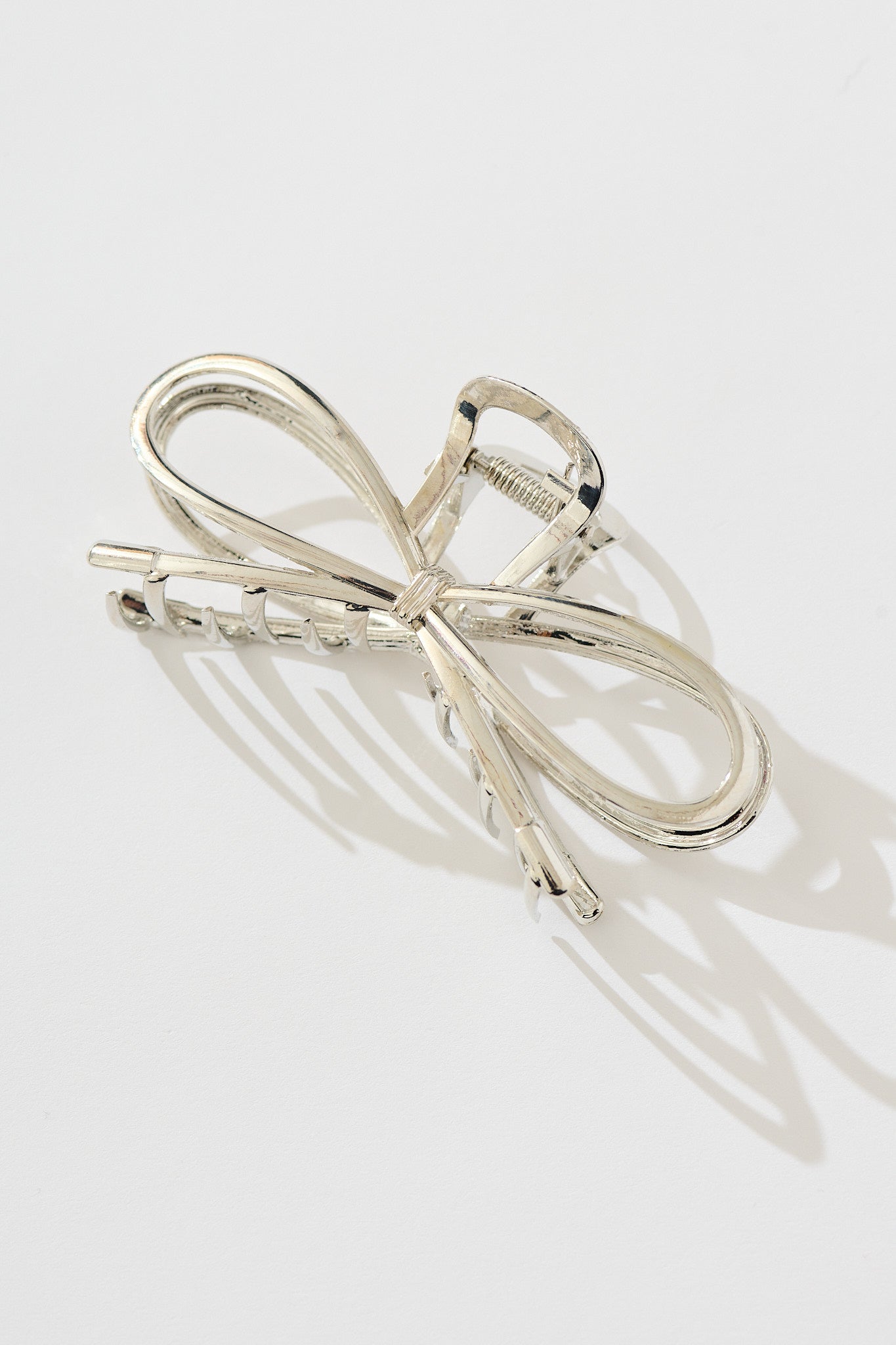 Zia Large Bow Hair Claw in Silver