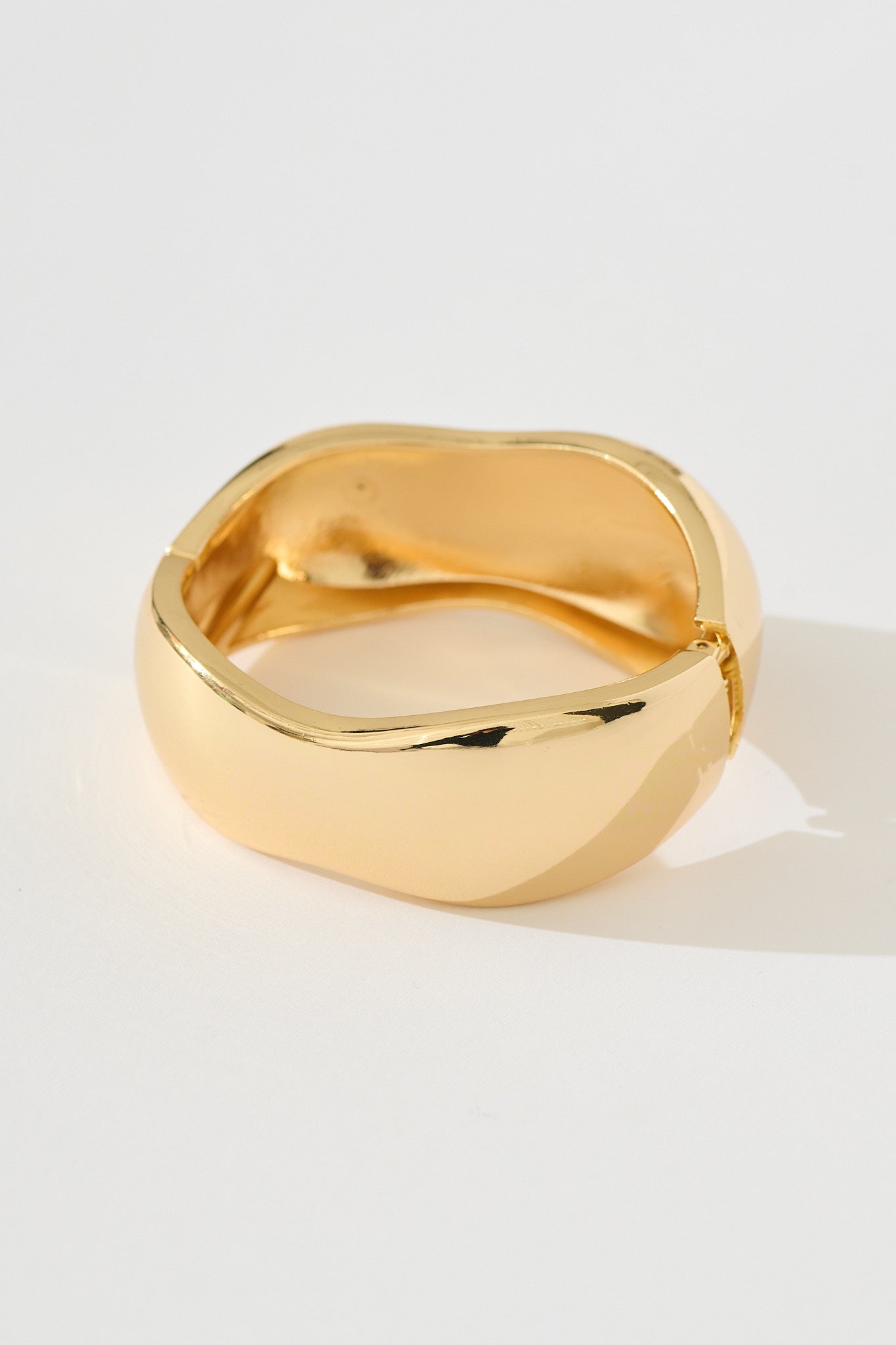 Annie Irregular Round Bangle in Gold