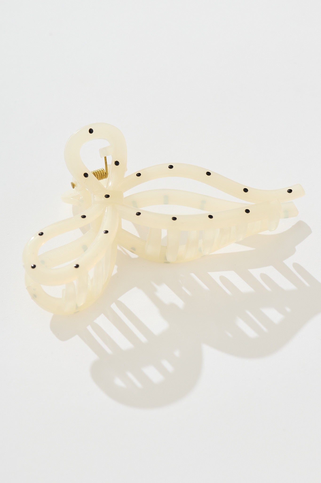 Tary Hair Claw in White With Black Polkadot