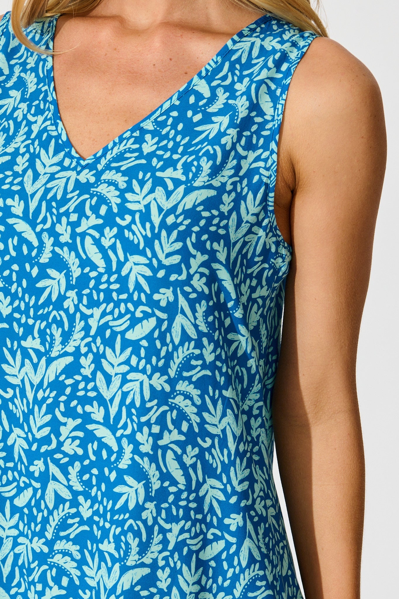 Umina Shift Dress In Blue Leaf Border Print