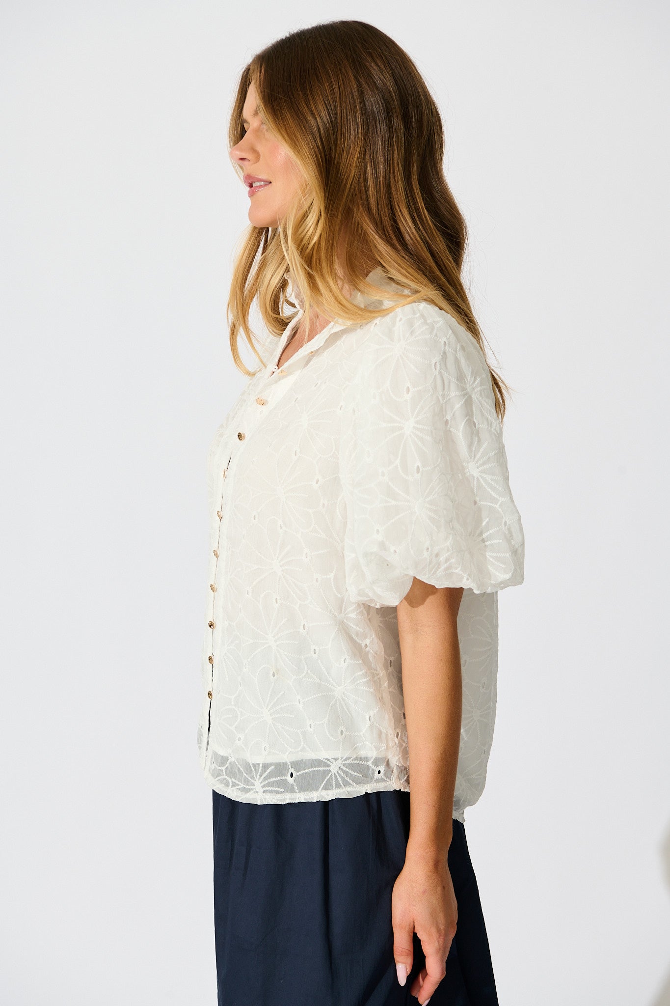 Soft Horizon Top in White Floral Broderie