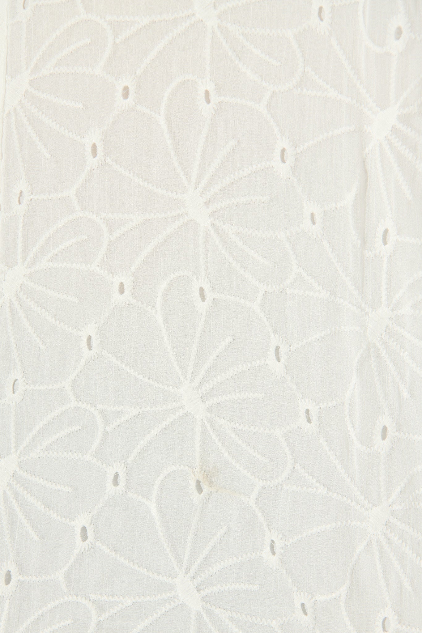 Soft Horizon Top in White Floral Broderie