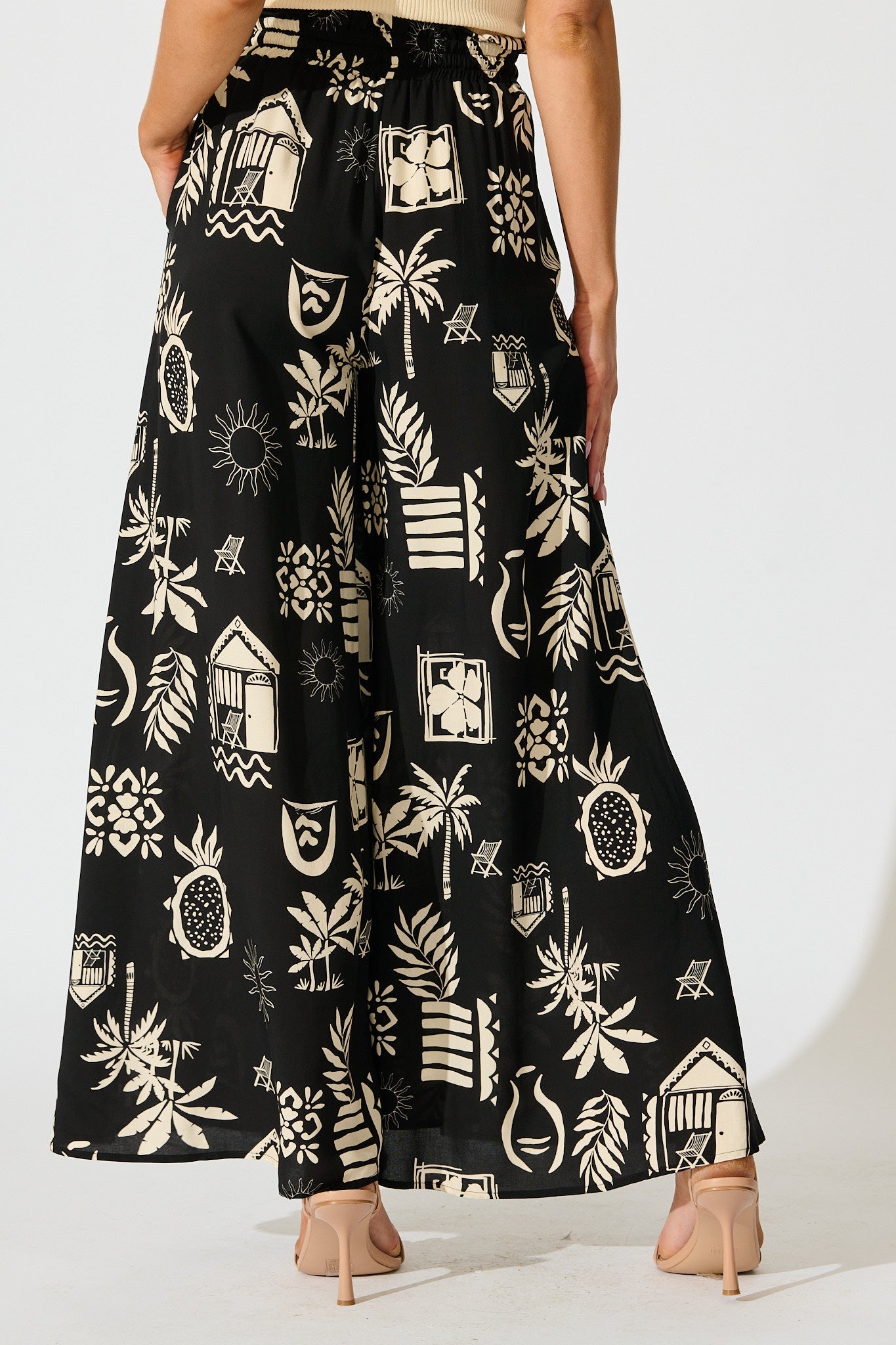 Lune Wide Leg Pant In Black Palm Print