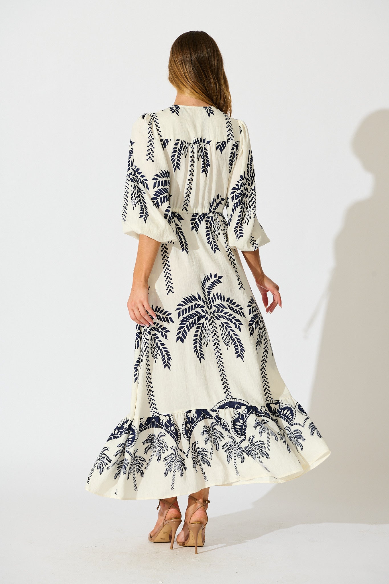 Jazelle Maxi Dress In White Palm Print Linen Blend