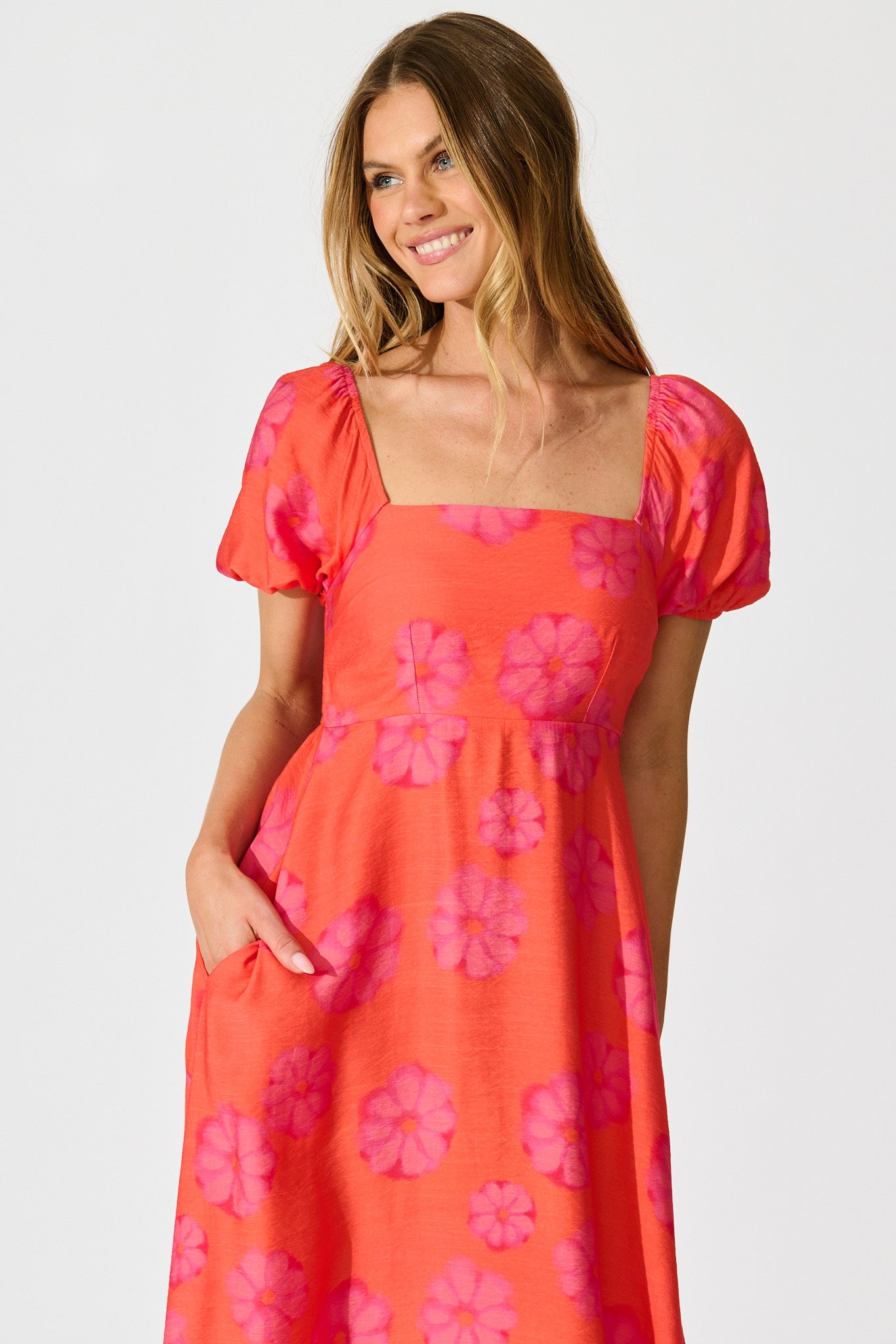 Ciniza Maxi Dress In Coral Flower Print