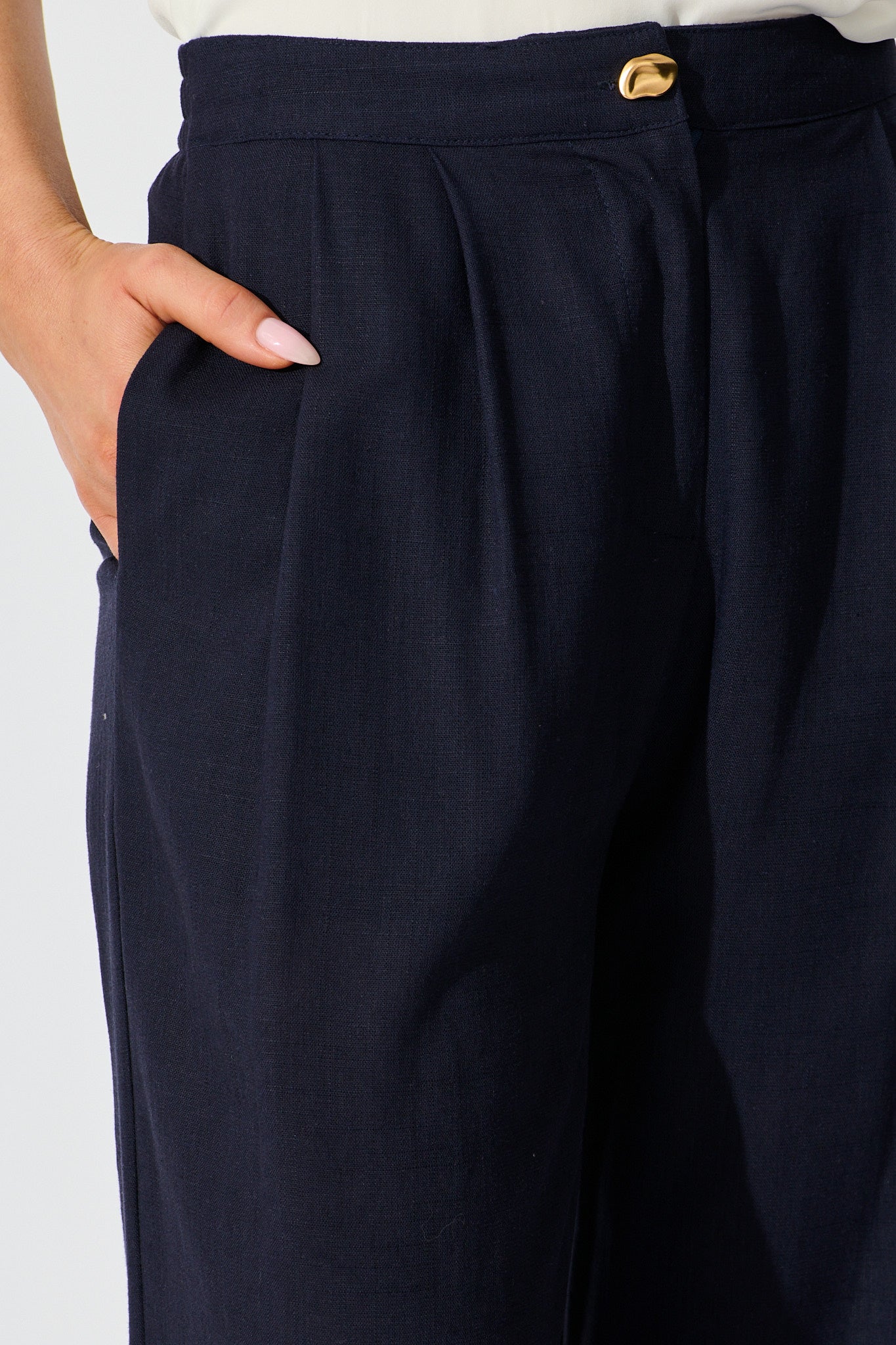 Refined Ease Pant in Navy Linen Blend