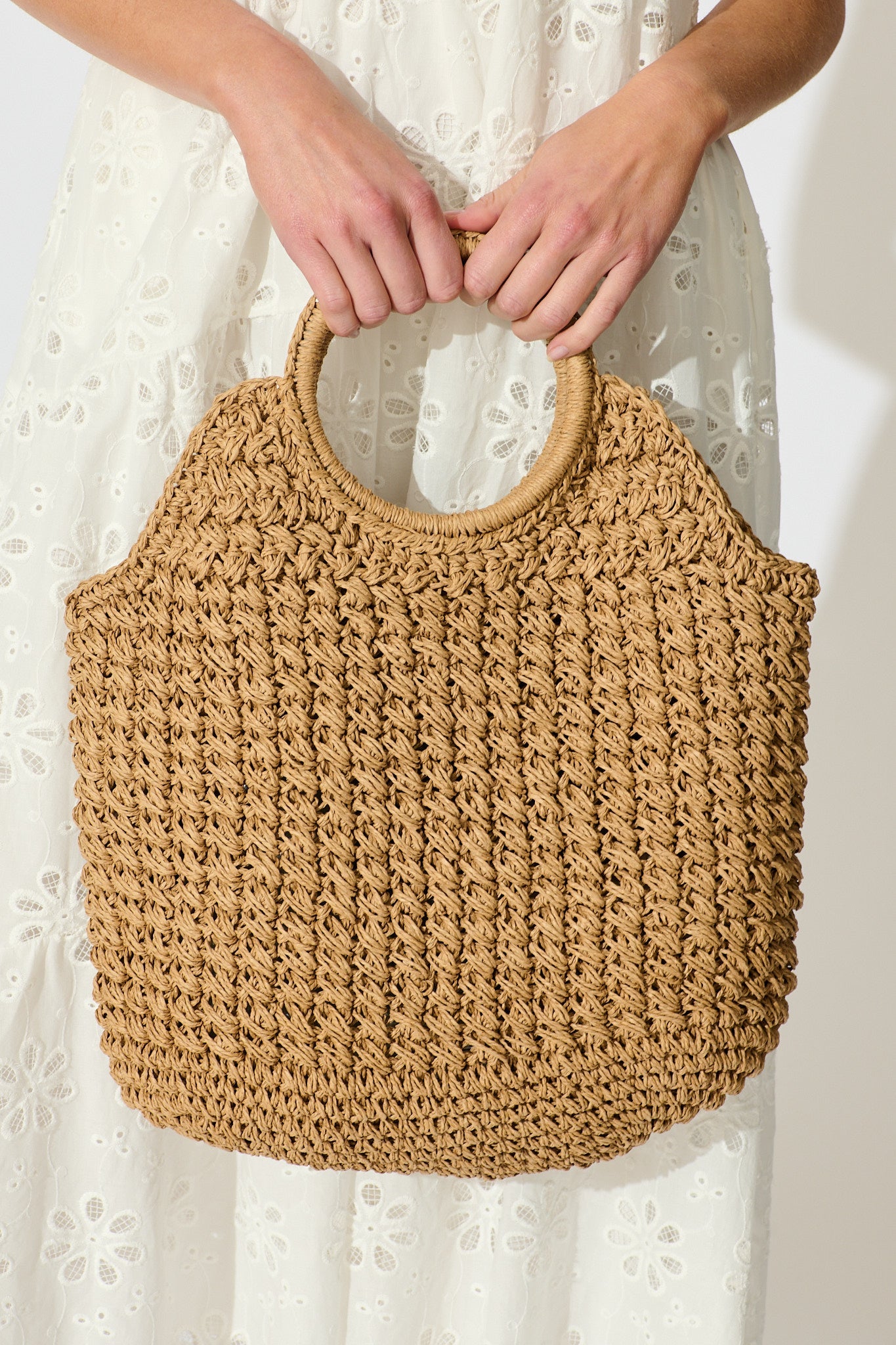 Anouk Circle Handle Tote Bag in Natural Raffia