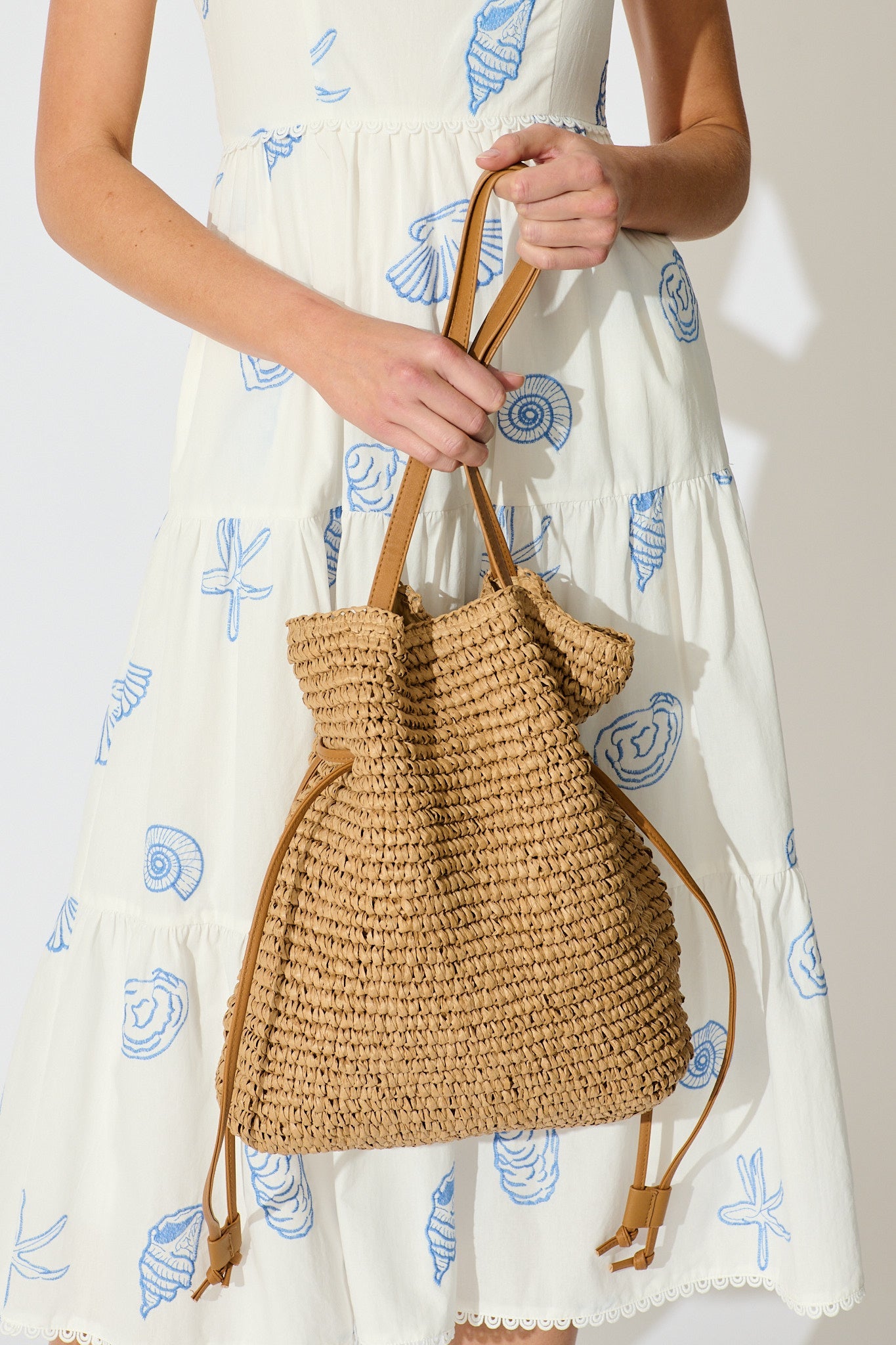 Delilah Shoulder Bag in Tan Woven Straw