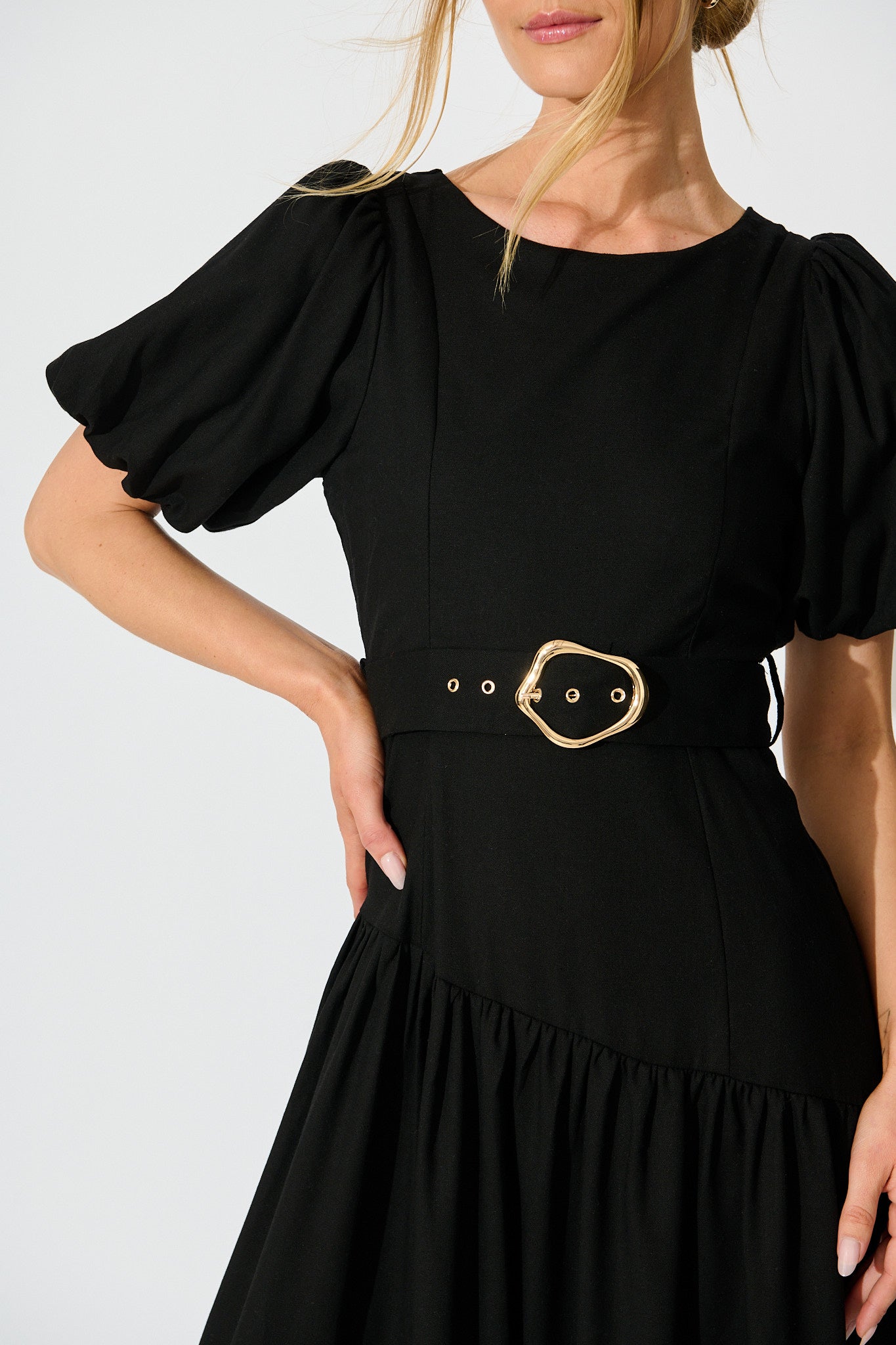 Isleen Maxi Dress in Black Linen Blend