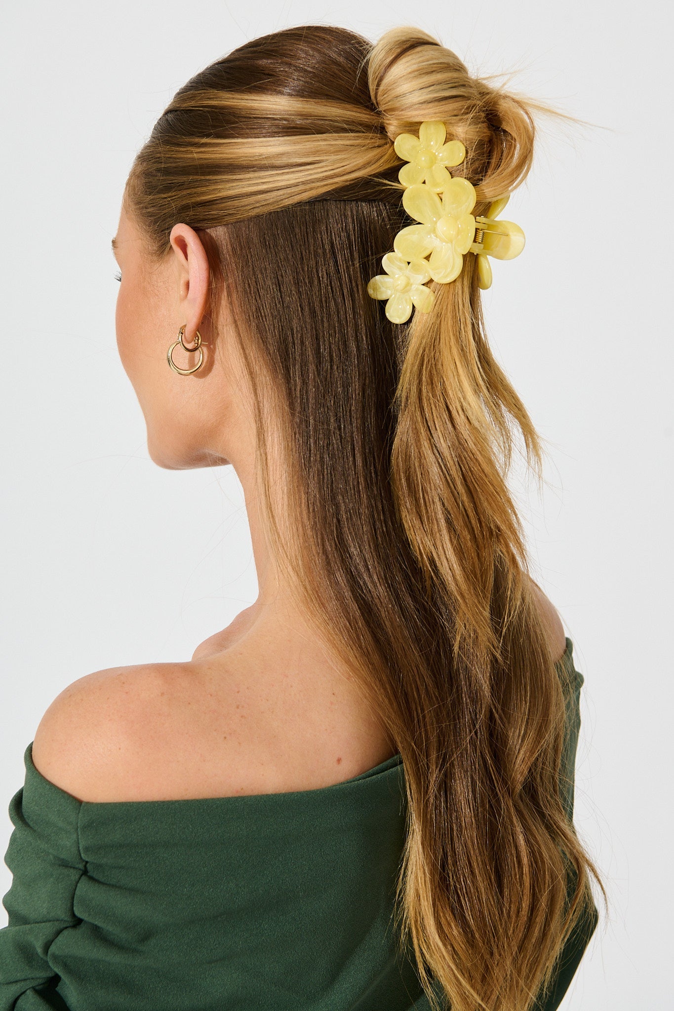 Leigh Hair Claw in Butter Yellow