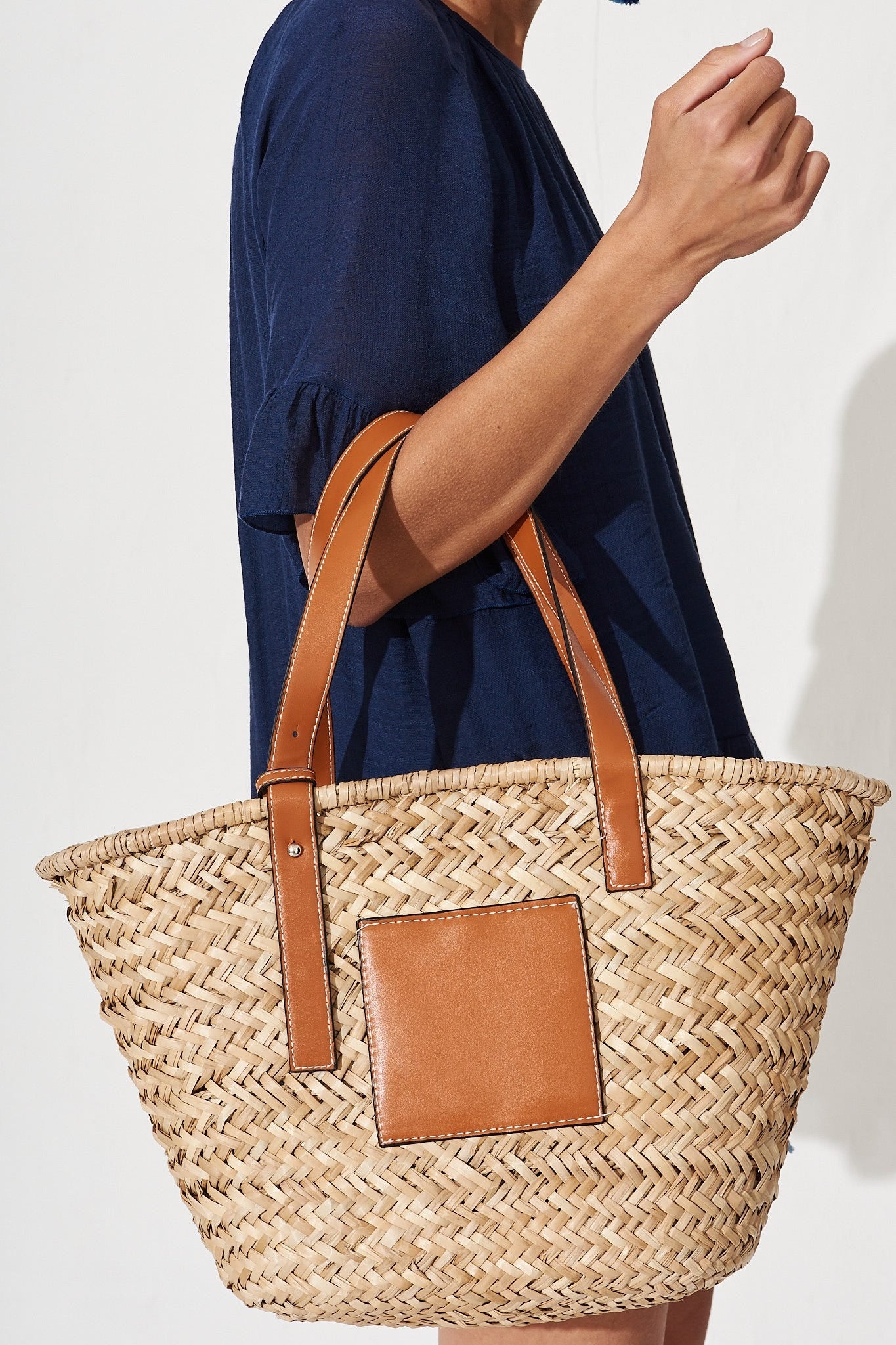 August + Delilah Joscelin Straw Bag In Tan