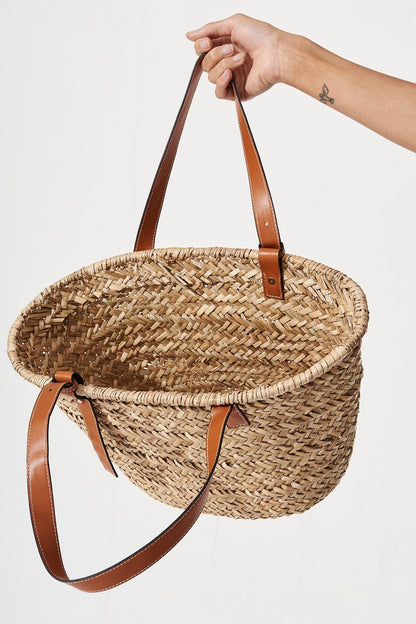 August + Delilah Joscelin Straw Bag In Tan