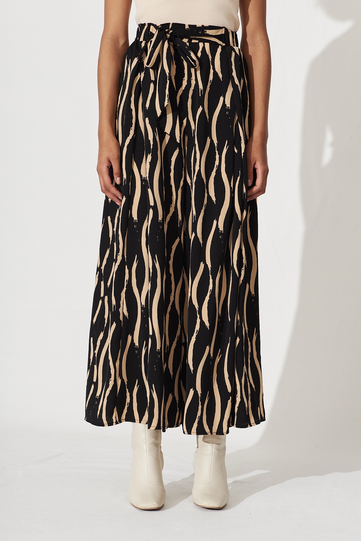 Page Pants In Black With Beige Print