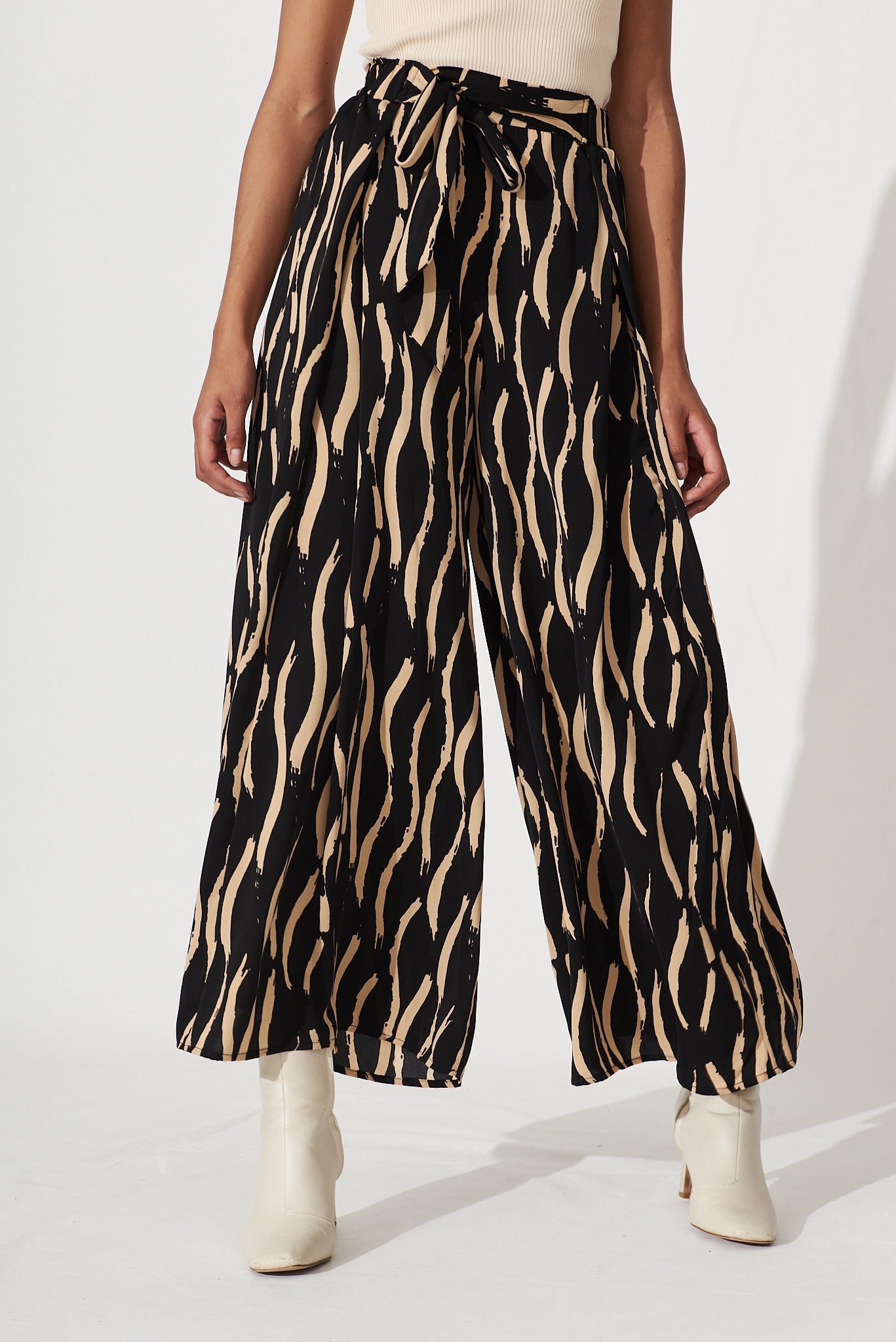 Page Pants In Black With Beige Print