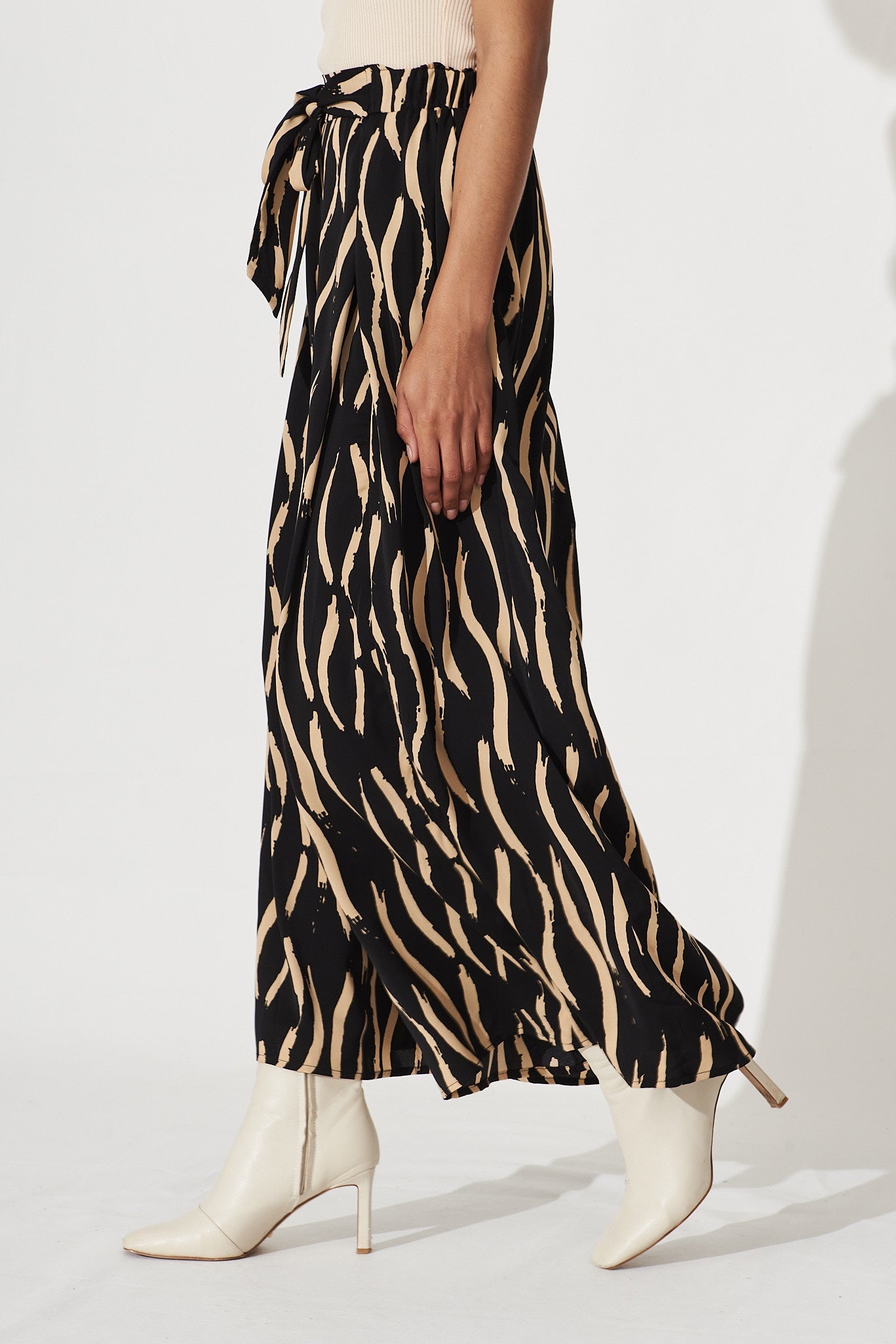 Page Pants In Black With Beige Print