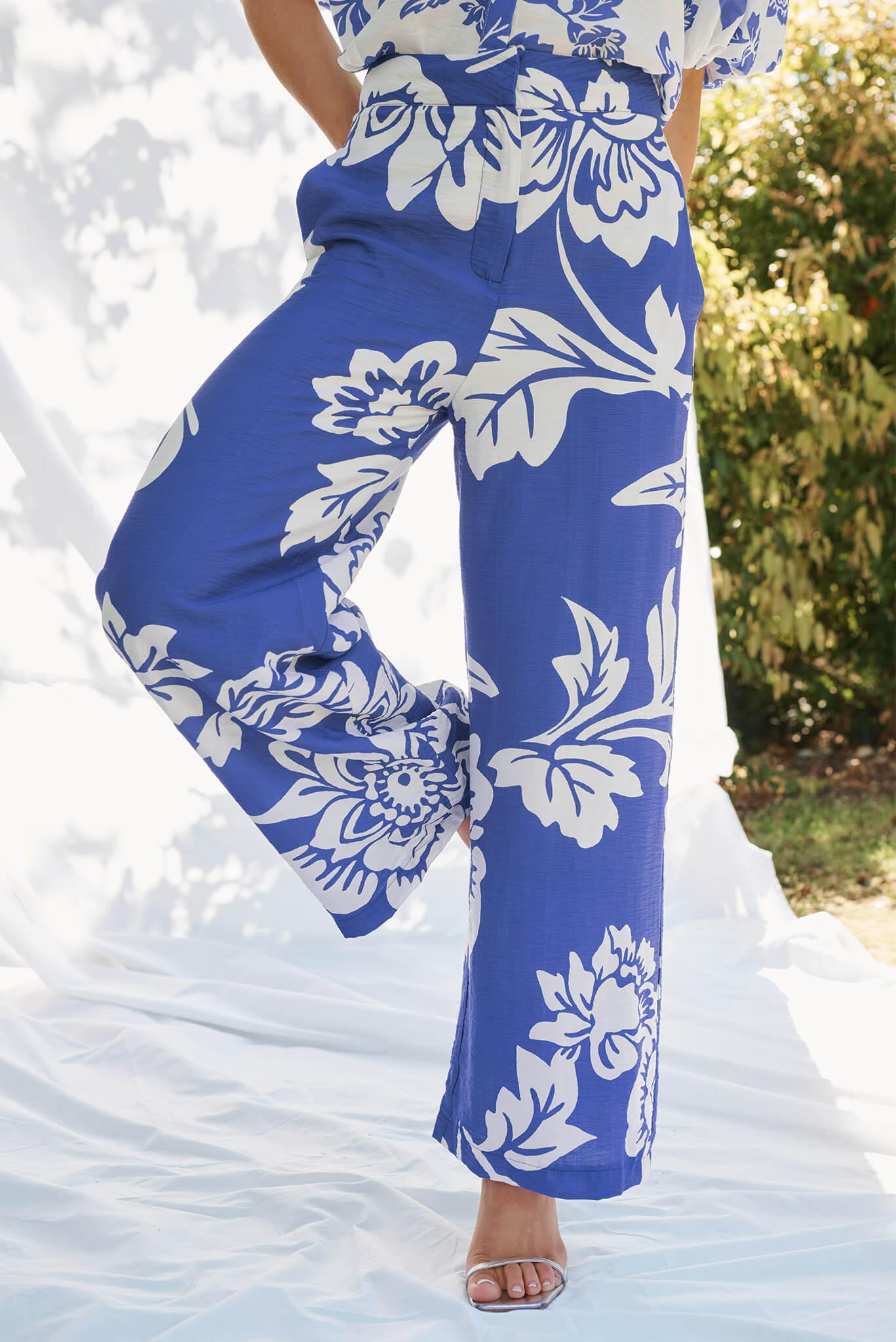 Aldridge Pant In Blue With White Floral
